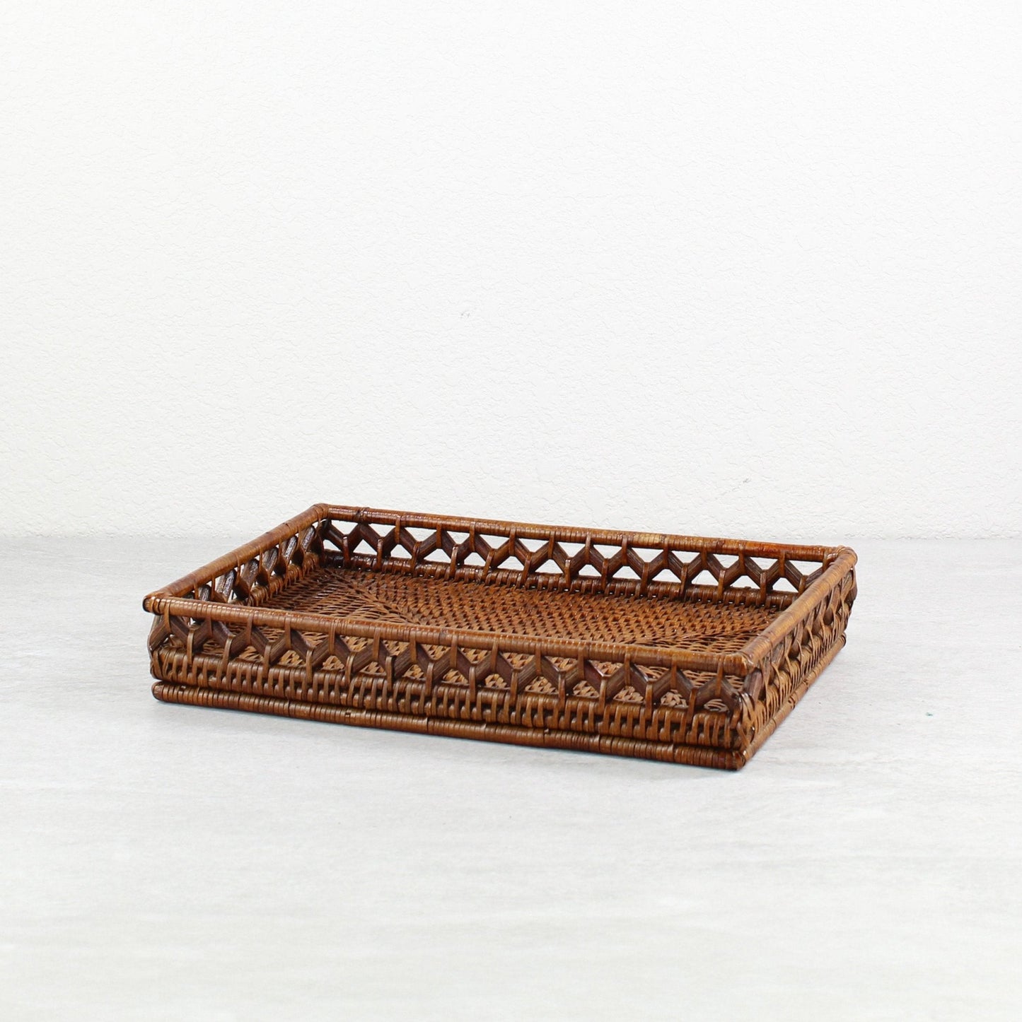 Geometric-Weave-Rattan-Tray-Sustainable-Home-Organizing-003