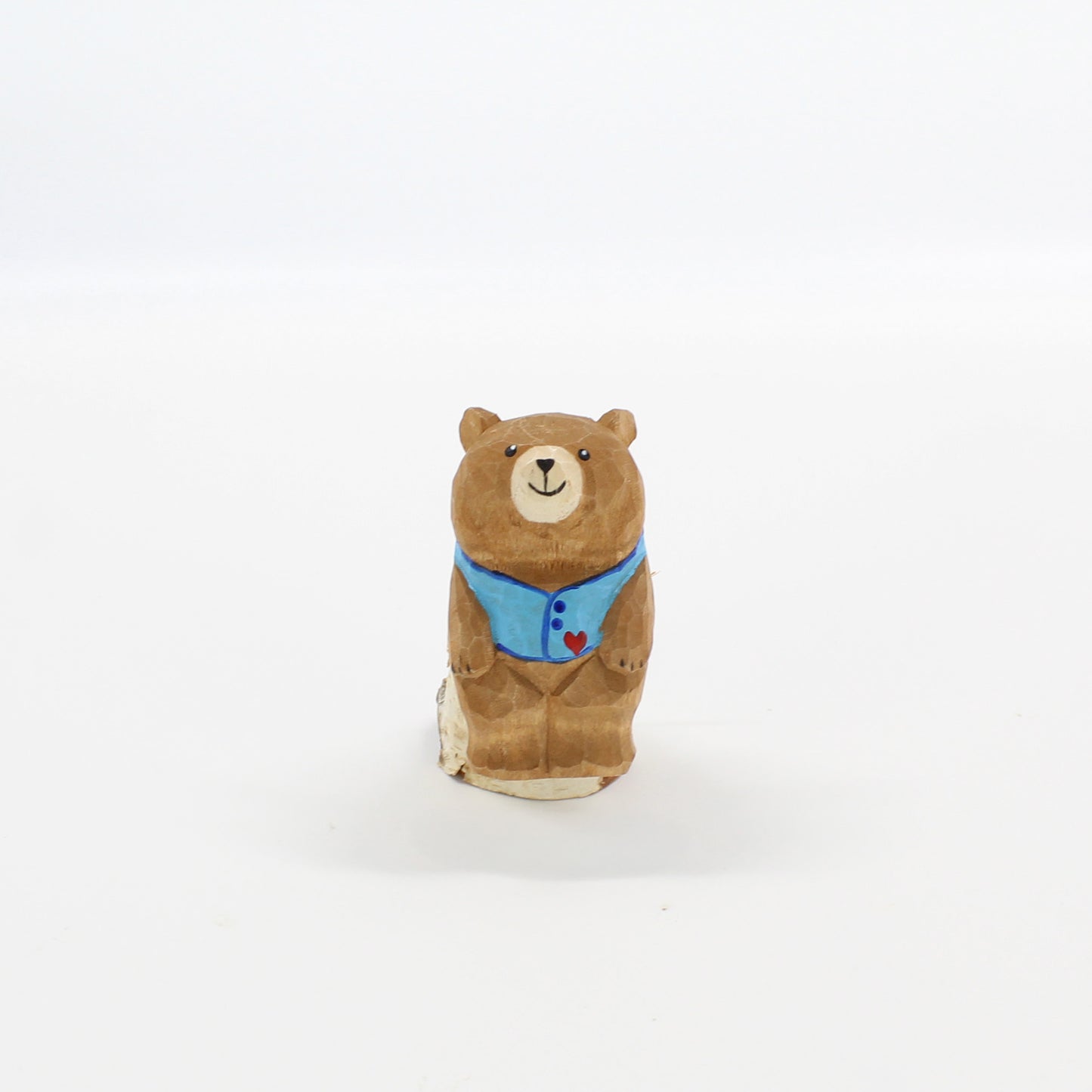 Handcrafted-Figurine-Sitting_Bear_Sculpture-03-use_21210ffb-979c-4150-b666-7c67a89735bf