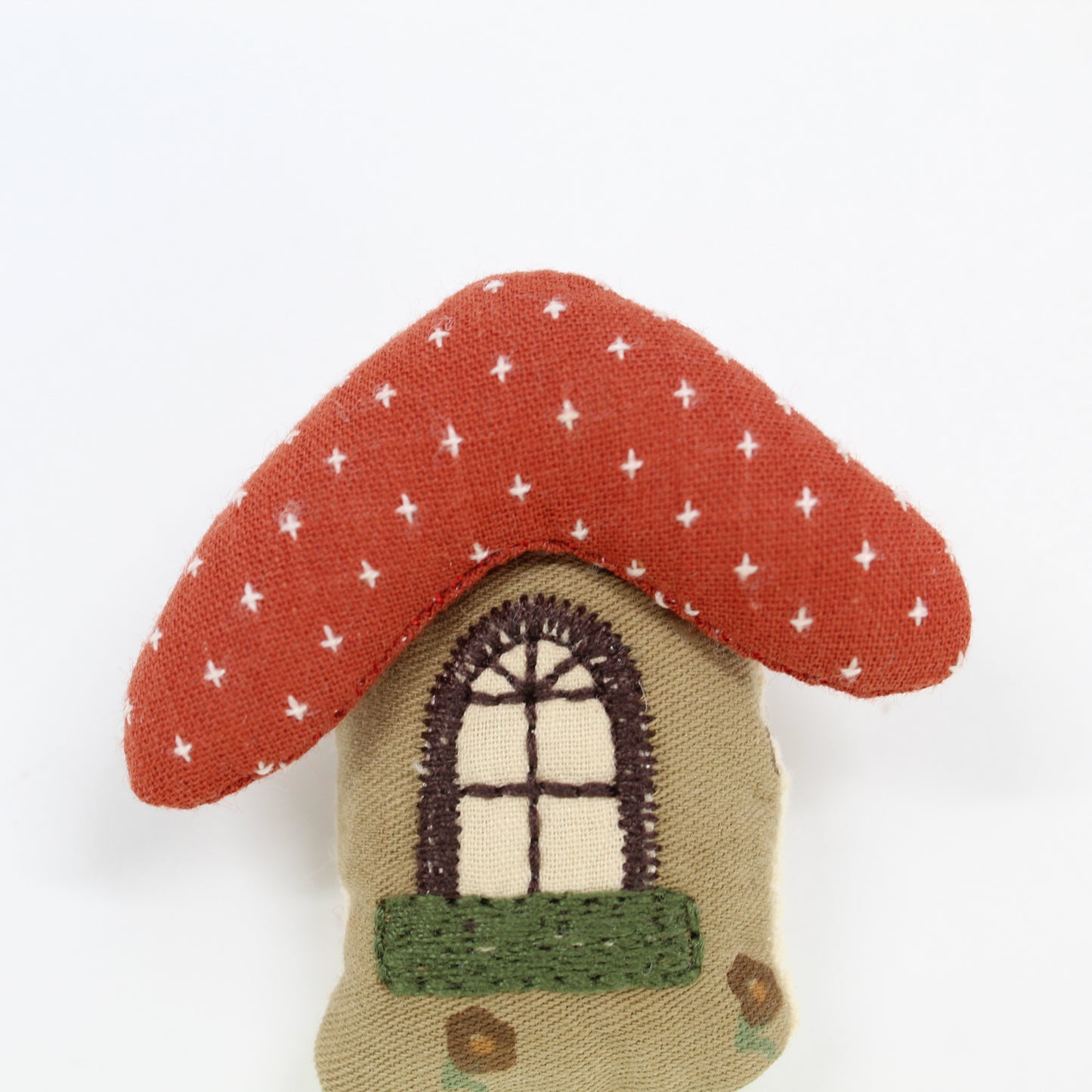 Handmade-Cloth-Red-House-Brooch-02