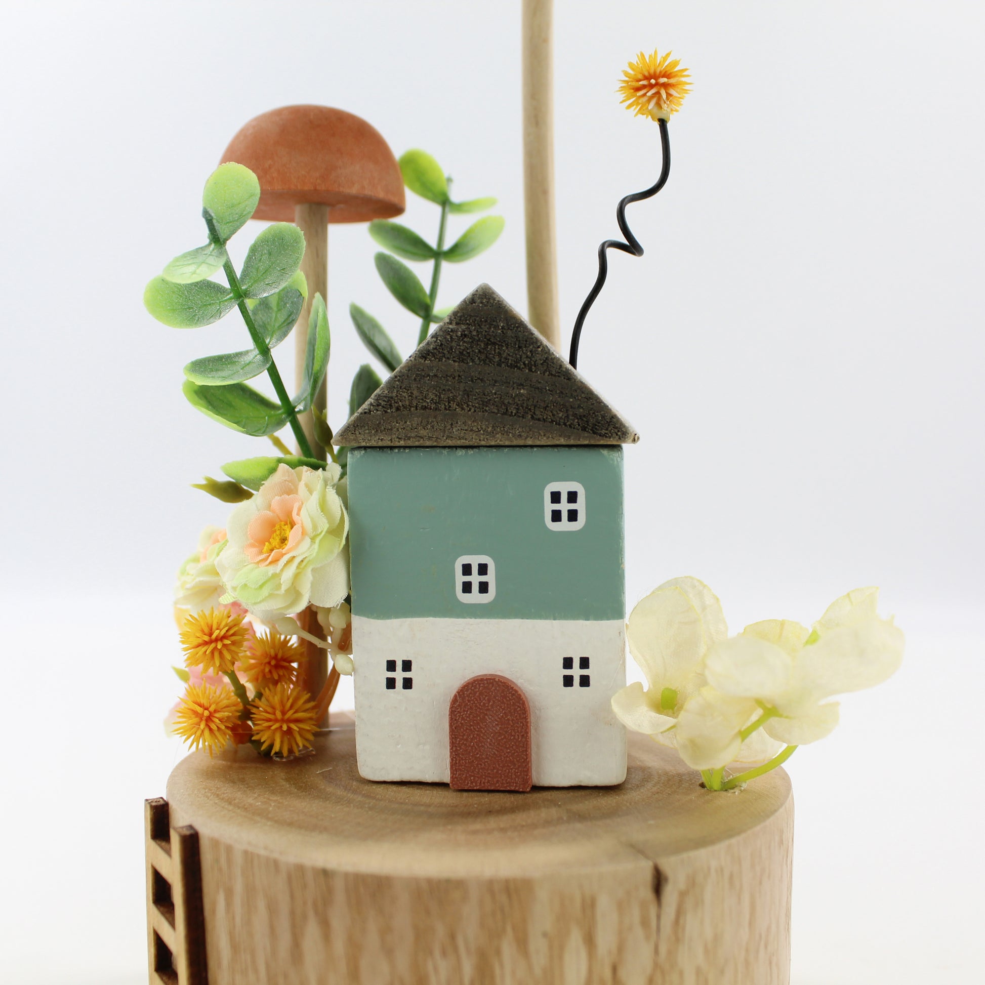 IMG_5415-Miniature-Wooden-Sculpture-House-Mushroom-Flower-Design-03-use