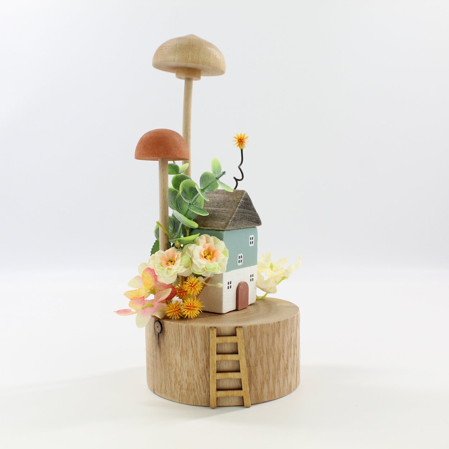 IMG_5416-Miniature-Wooden-Sculpture-House-Mushroom-Flower-Design-01-use