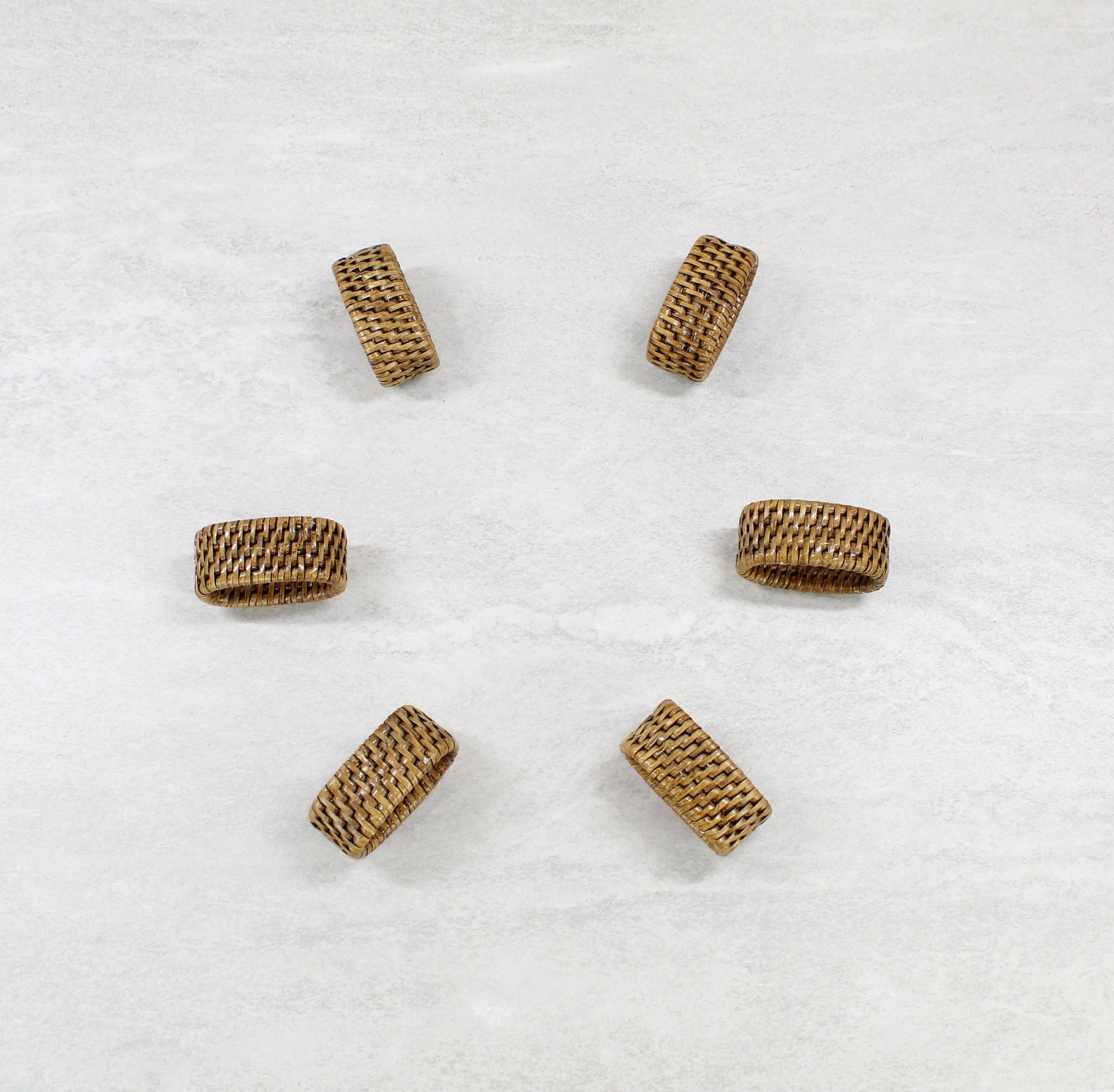 Rattan-Napkin-Rings-Sustainable-Luxury-Home-Decor-honey-brown-002