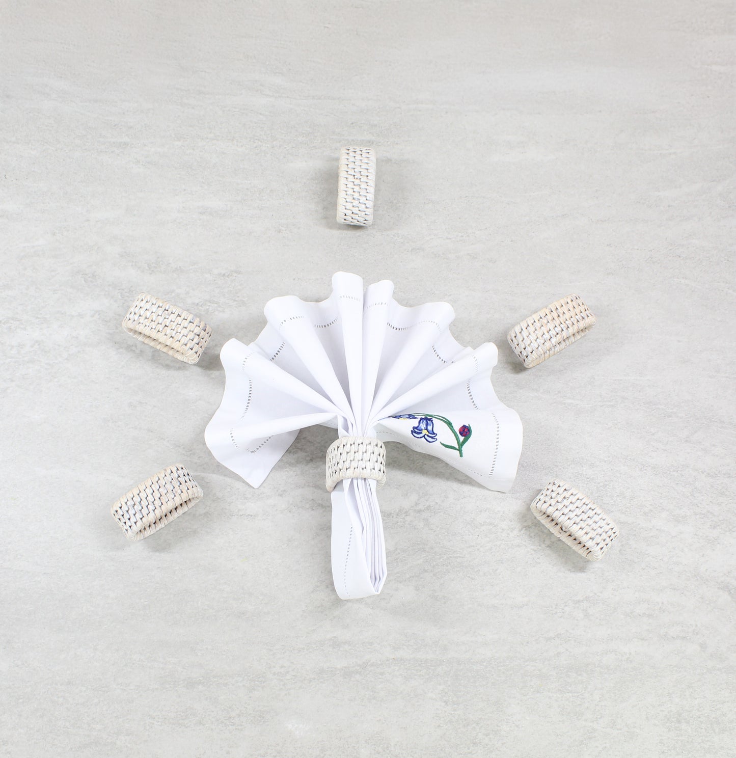 33-Rattan_Napkin_Rings-Sustainable_Luxury_Home_Decor-Whitewash-01-use