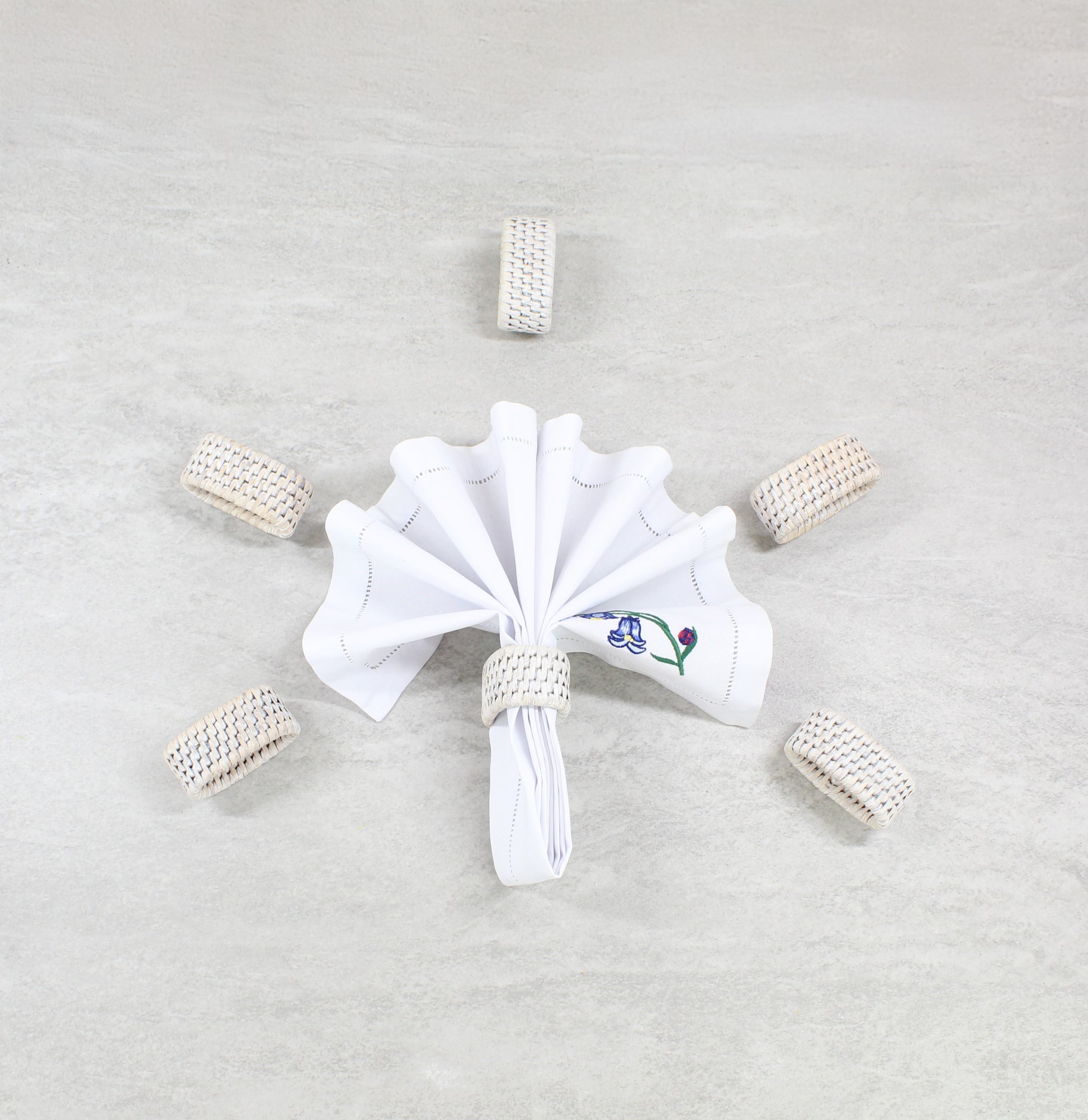 33-Rattan_Napkin_Rings-Sustainable_Luxury_Home_Decor-Whitewash-01-use