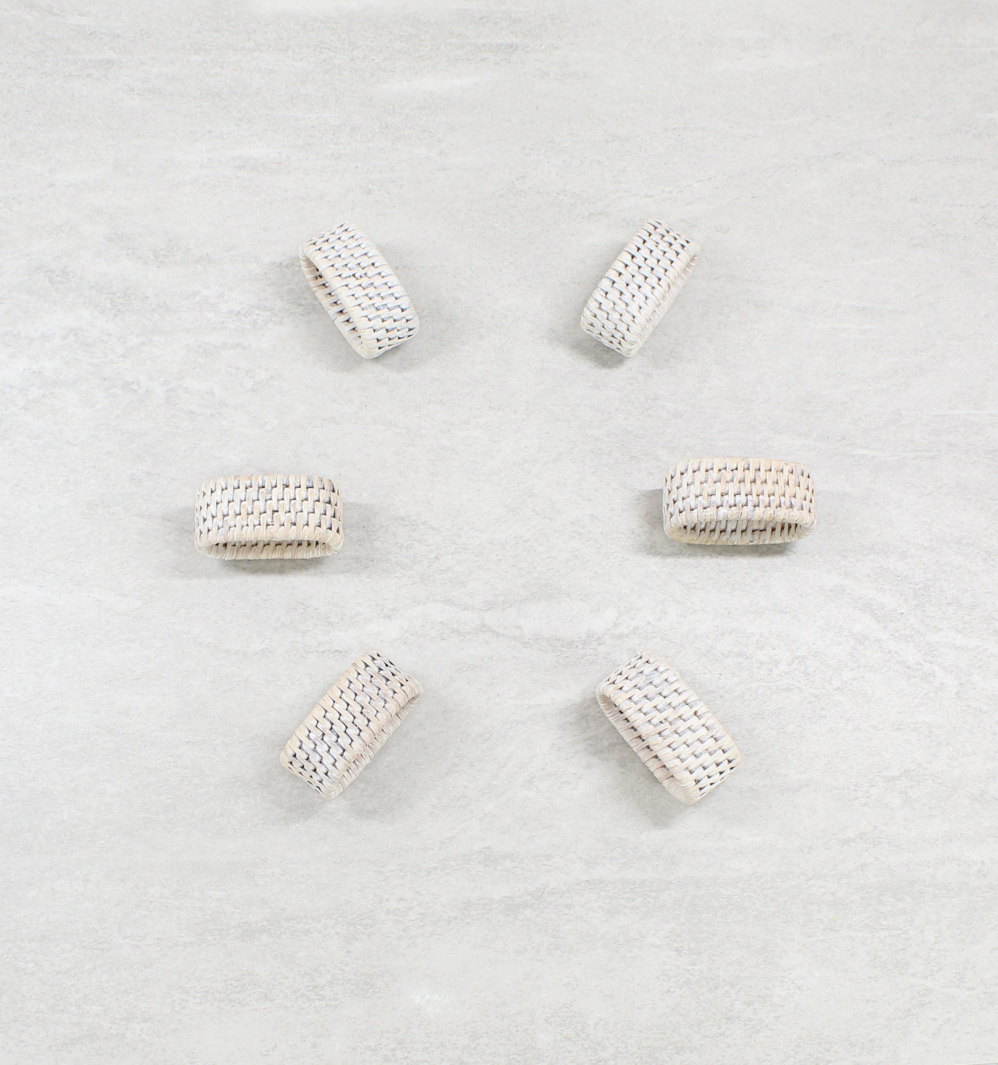 Rattan_Napkin_Rings-Sustainable_Luxury_Home_Decor-Whitewash-02-use