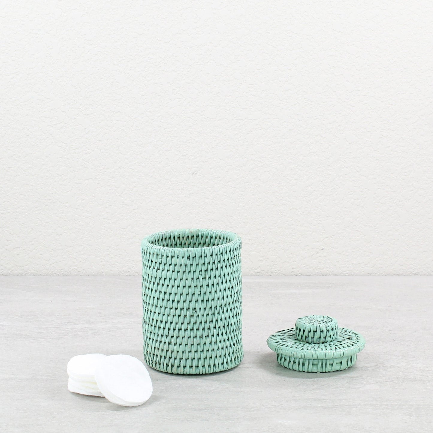 Rattan_Round_Basket_with_Lid_No_Insert_-Sustainable_Home_Organizing-Colorful-02