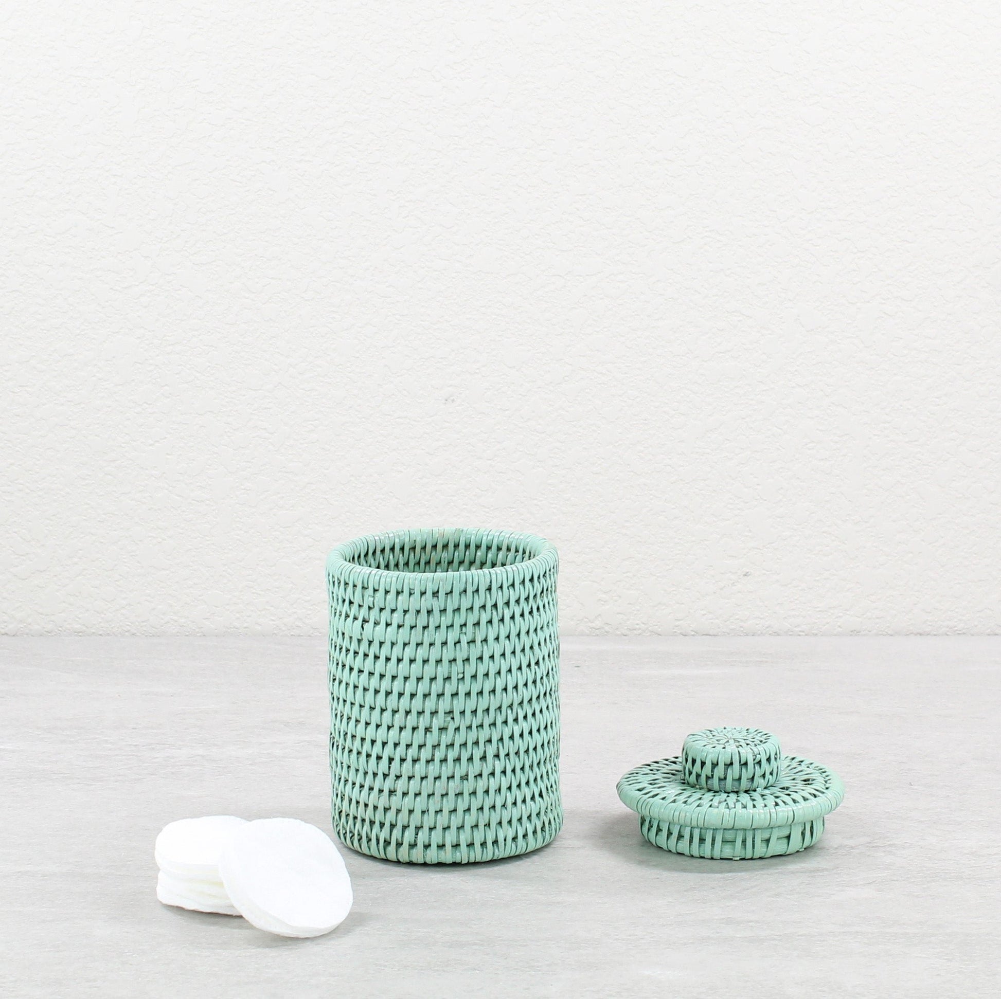 Rattan_Round_Basket_with_Lid_No_Insert_-Sustainable_Home_Organizing-Colorful-02