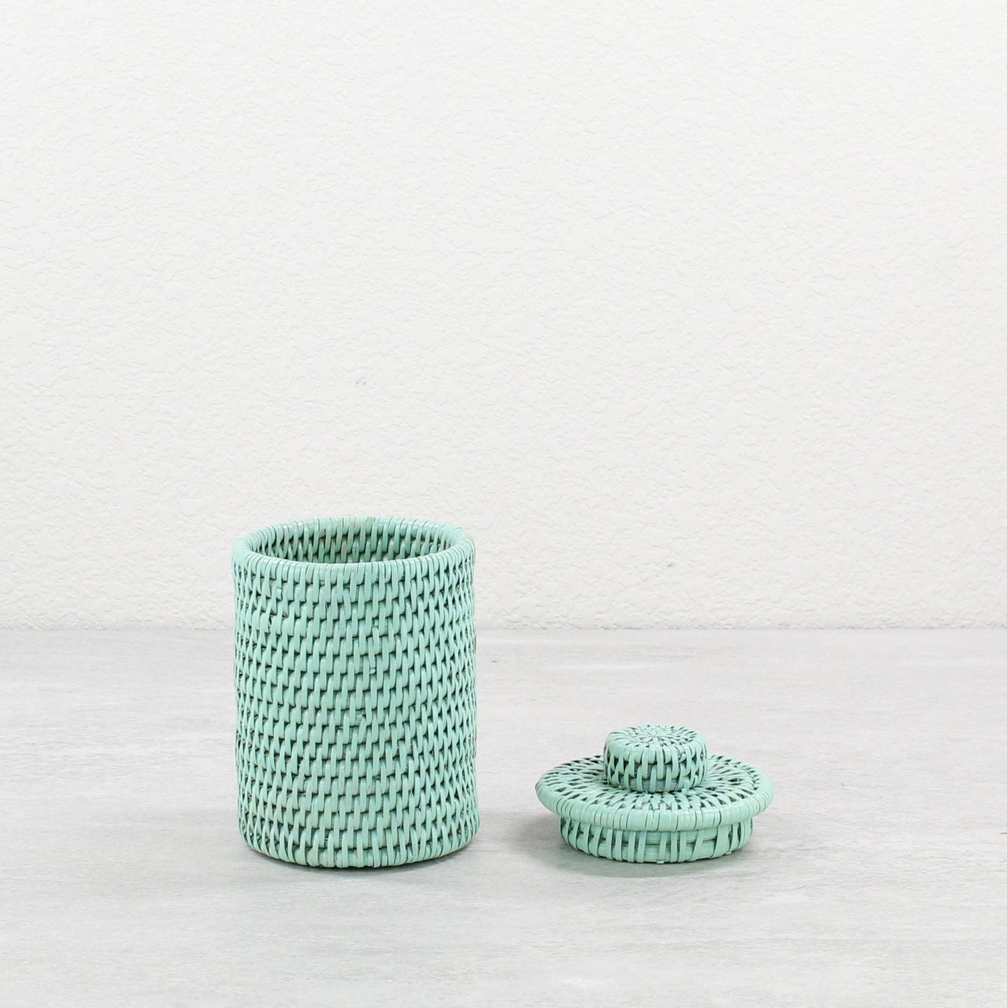 Rattan_Round_Basket_with_Lid_No_Insert_-Sustainable_Home_Organizing-Colorful-04