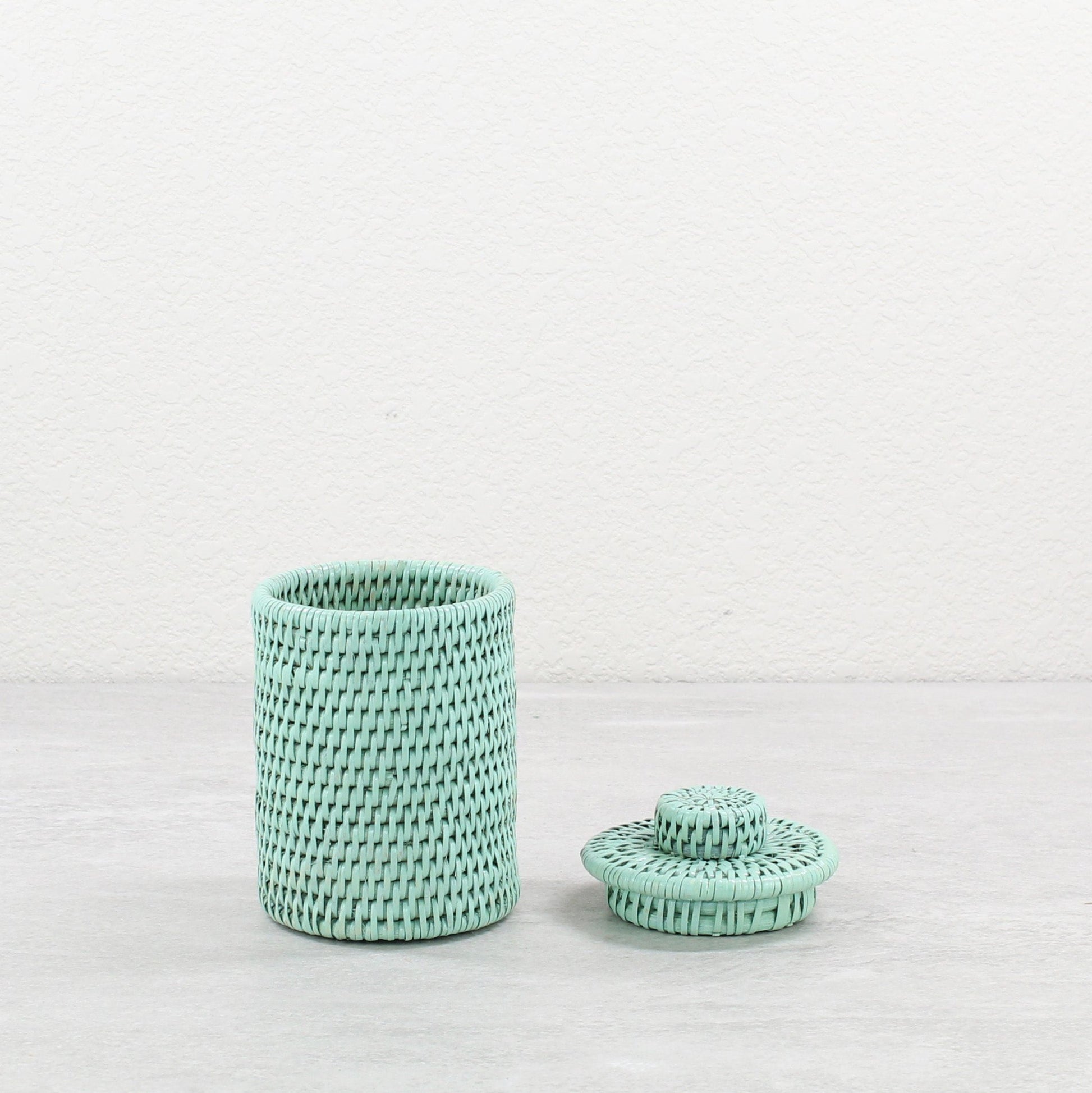 Rattan_Round_Basket_with_Lid_No_Insert_-Sustainable_Home_Organizing-Colorful-04
