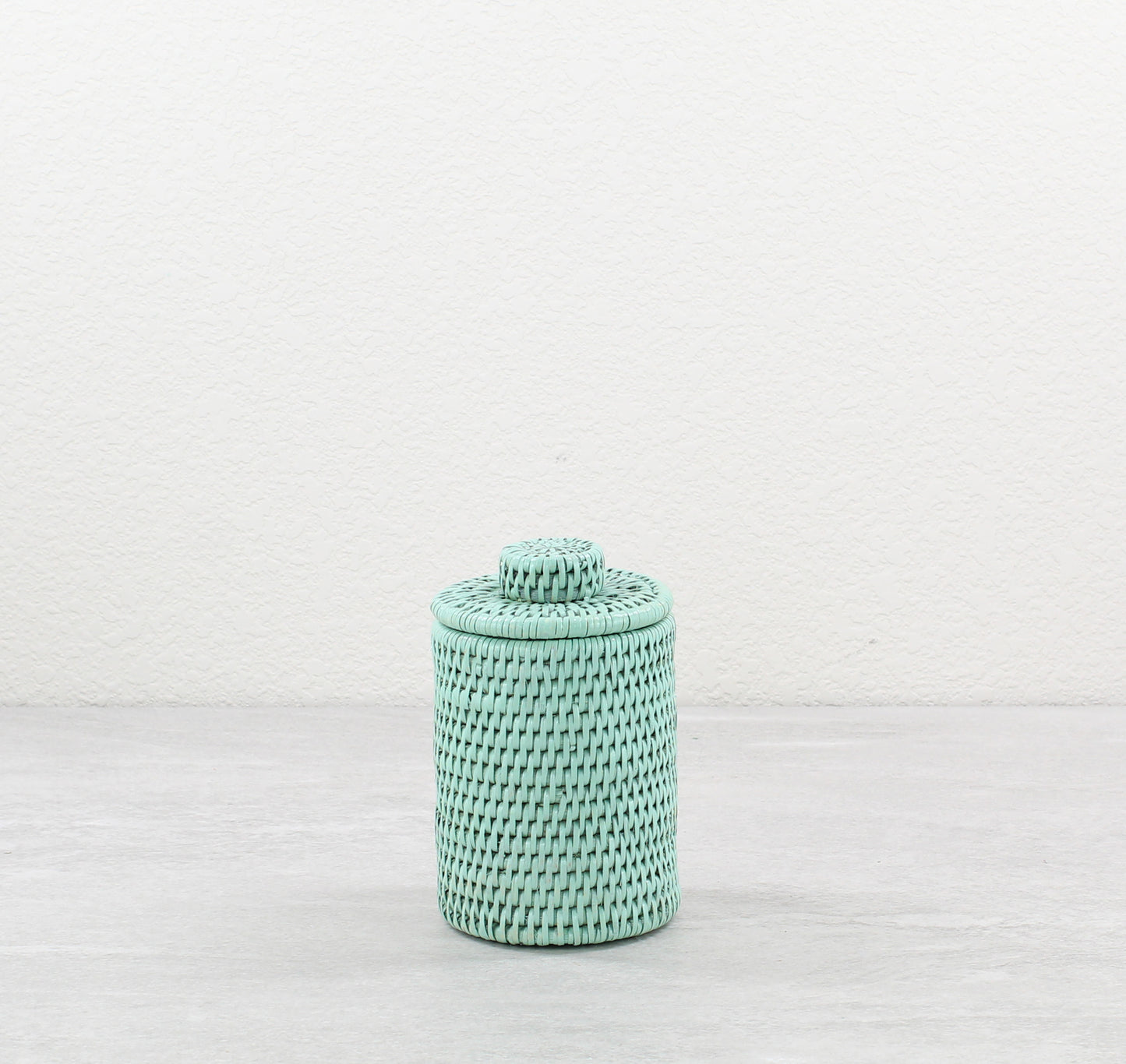 Rattan_Round_Basket_with_Lid_No_Insert_-Sustainable_Home_Organizing-Sage_Leaf-002