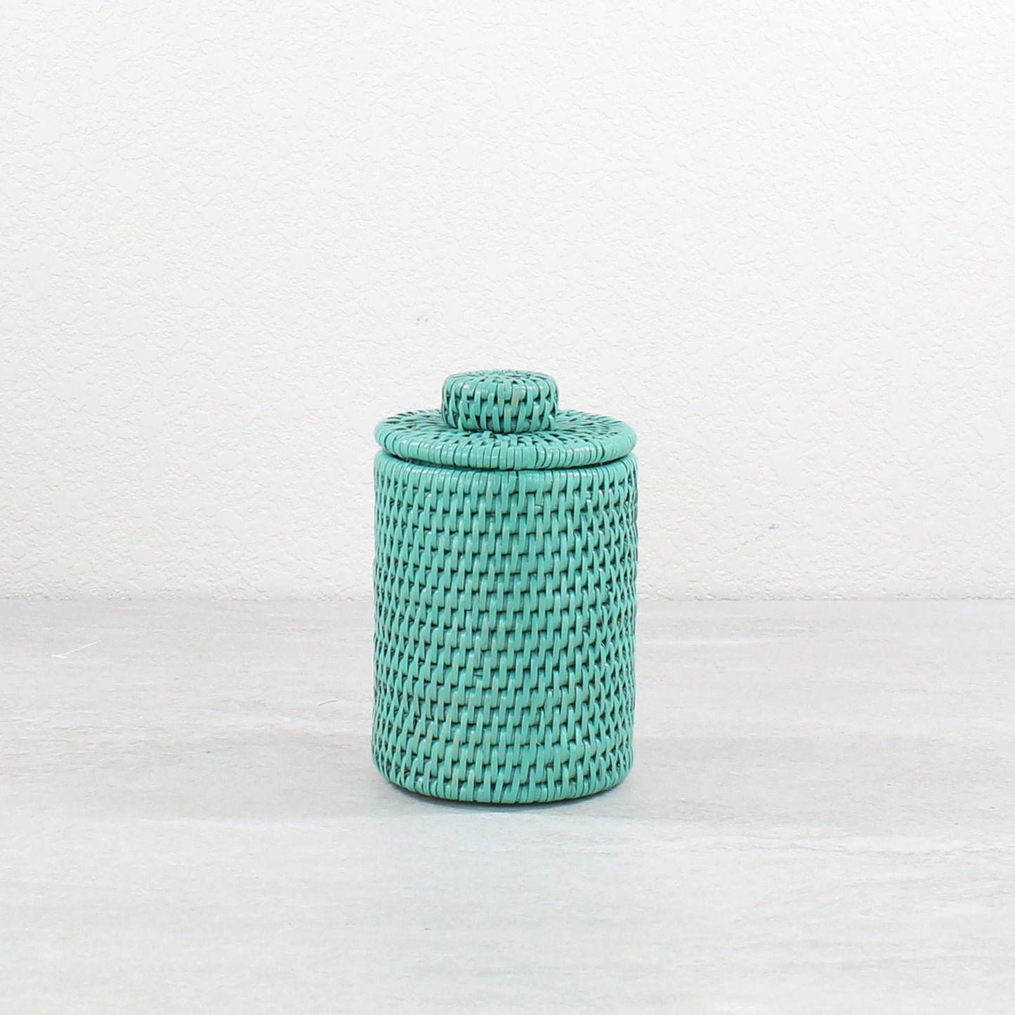 Rattan_Round_Basket_with_Lid_No_Insert_-Sustainable_Home_Organizing-Sea_Glass-001
