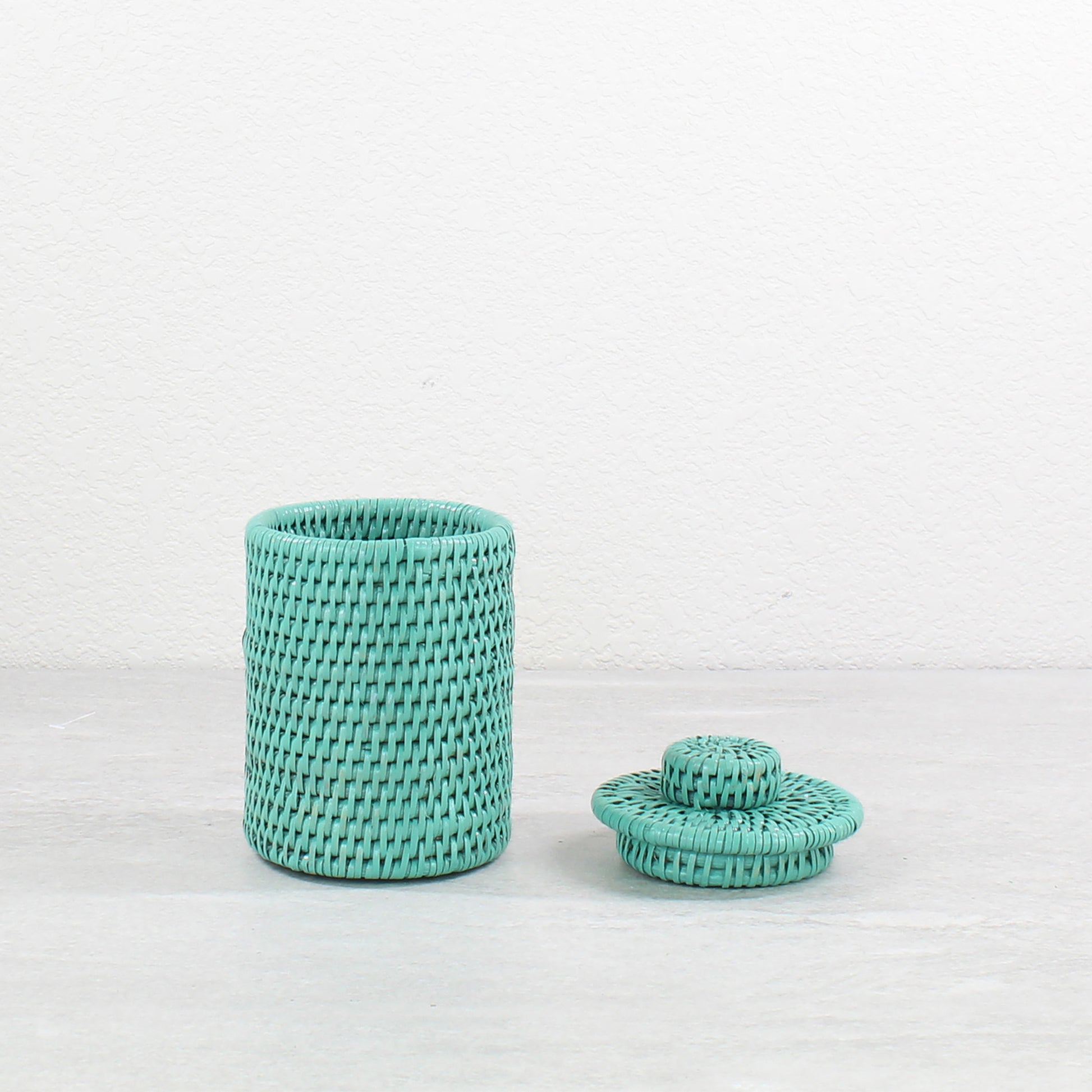 Rattan_Round_Basket_with_Lid_No_Insert_-Sustainable_Home_Organizing-Sea_Glass-003