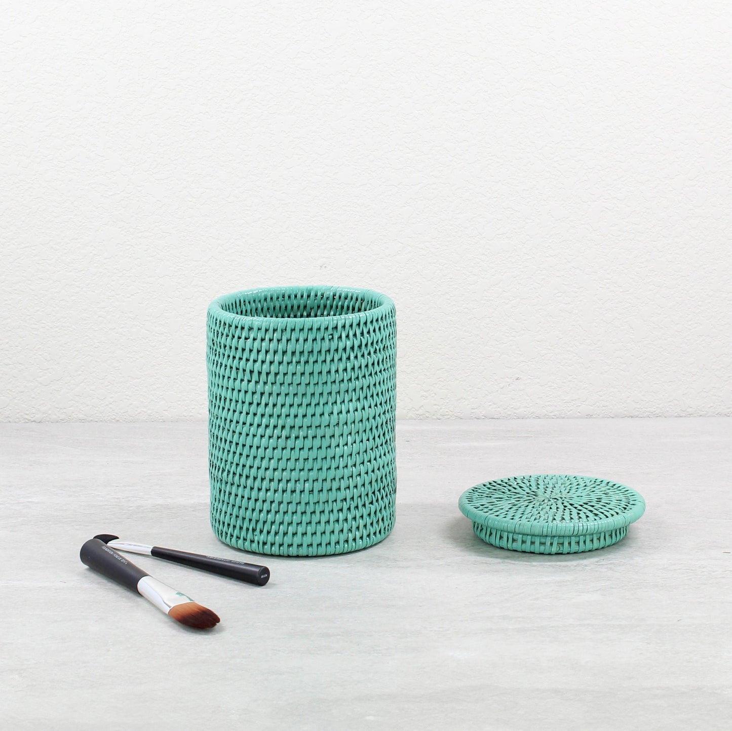 Rattan_Round_Box_with_Lid_no_Insert_-Sustainable_Home_Organizing-Sea_Glass-01