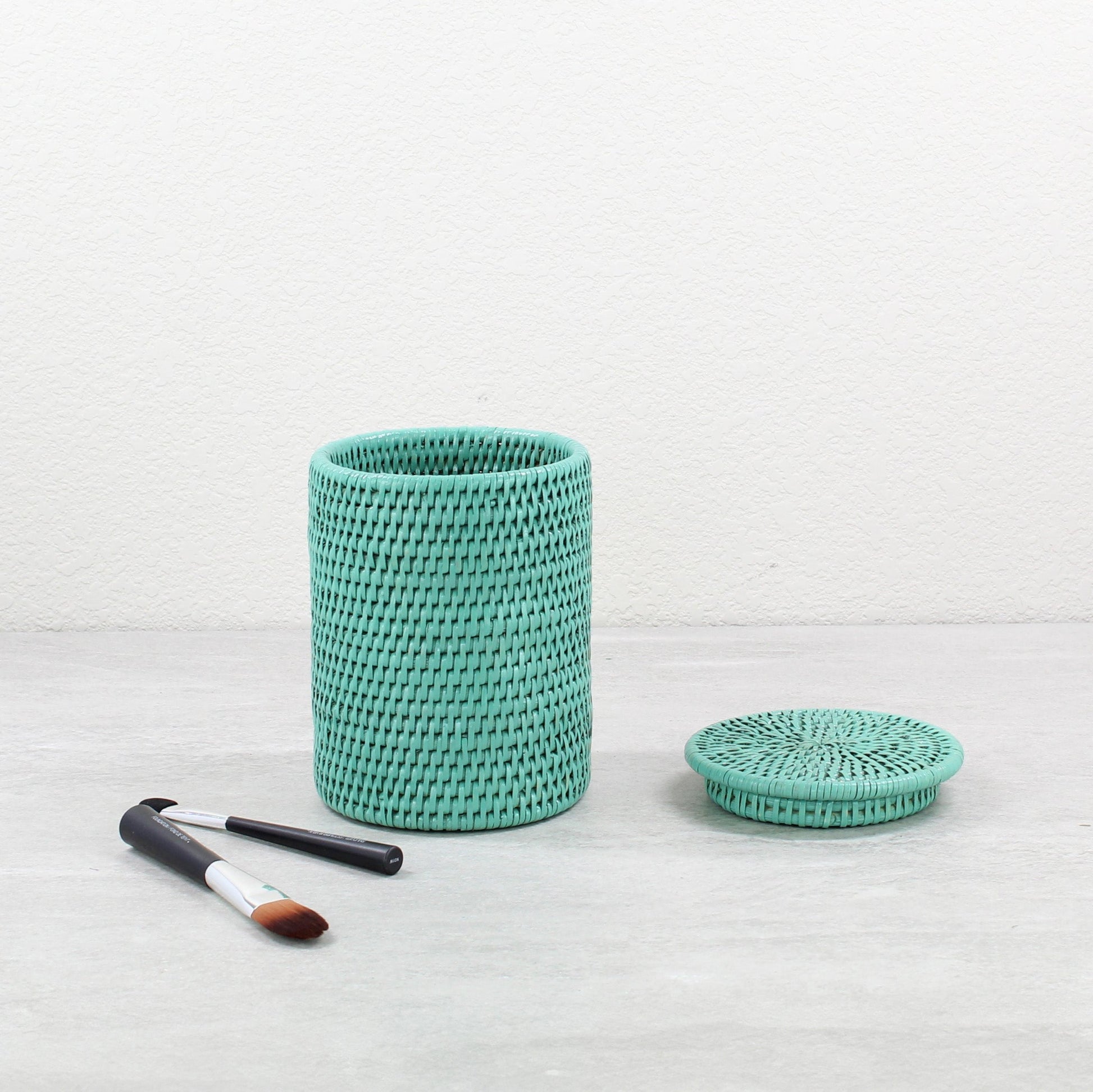Rattan_Round_Box_with_Lid_no_Insert_-Sustainable_Home_Organizing-Sea_Glass-01