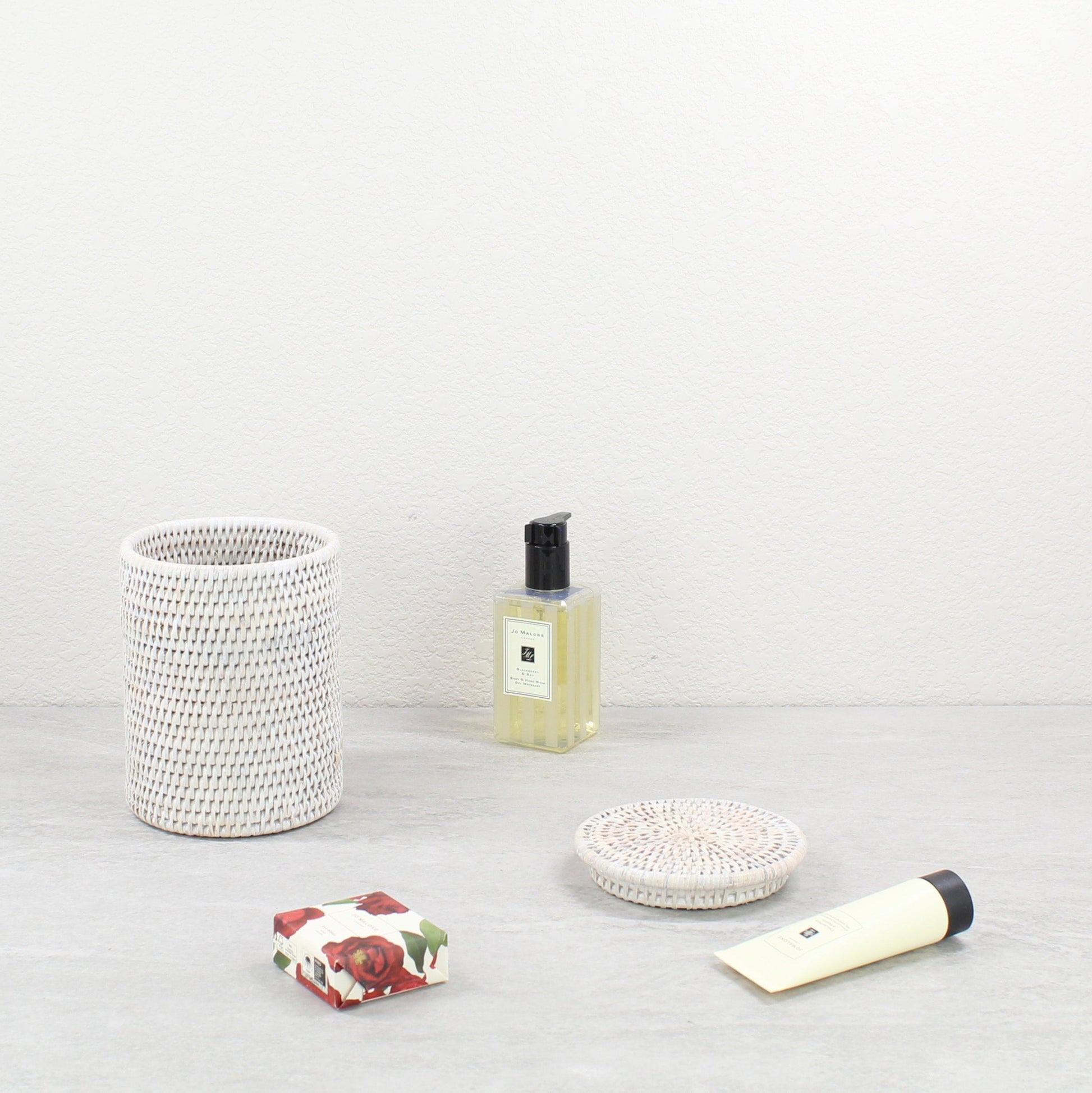 Rattan_Round_Box_with_Lid_no_Insert_-Sustainable_Home_Organizing-Whitewash-001