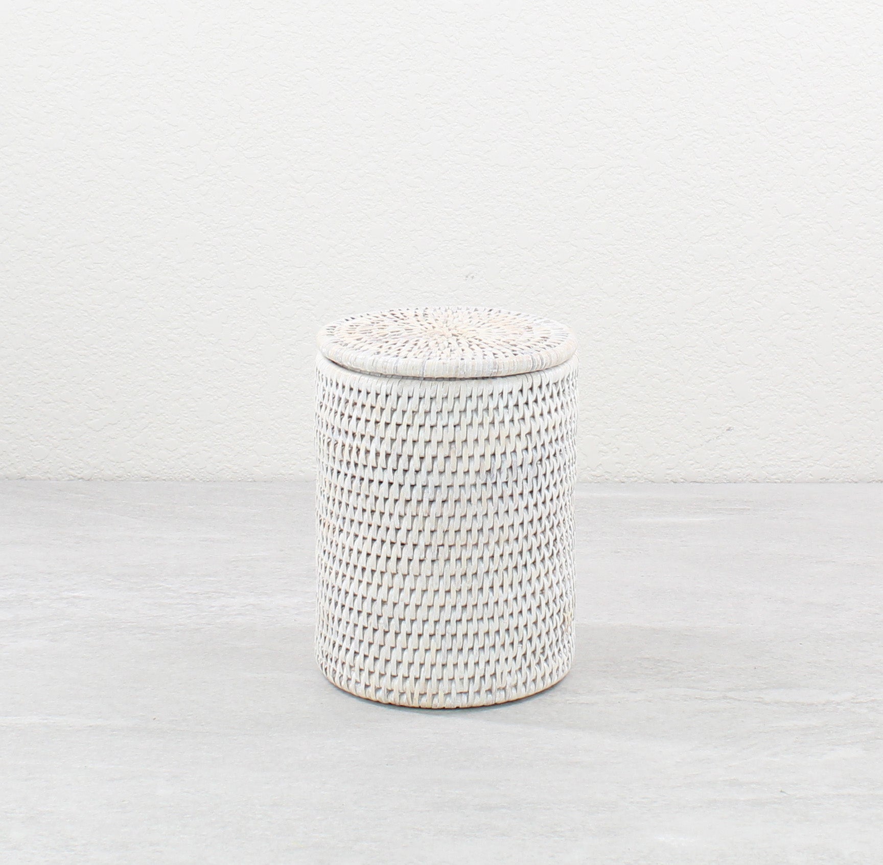 Rattan_Round_Box_with_Lid_no_Insert_-Sustainable_Home_Organizing-Whitewash-002