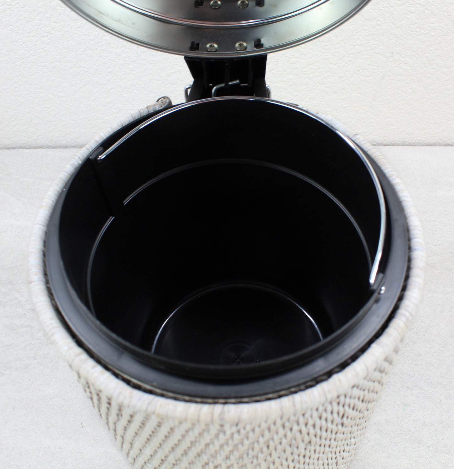 Rattan_Waste_Bin_with_Metal_Inside_and_Plastic_Insert-Sustainable_Home_Organizing-007