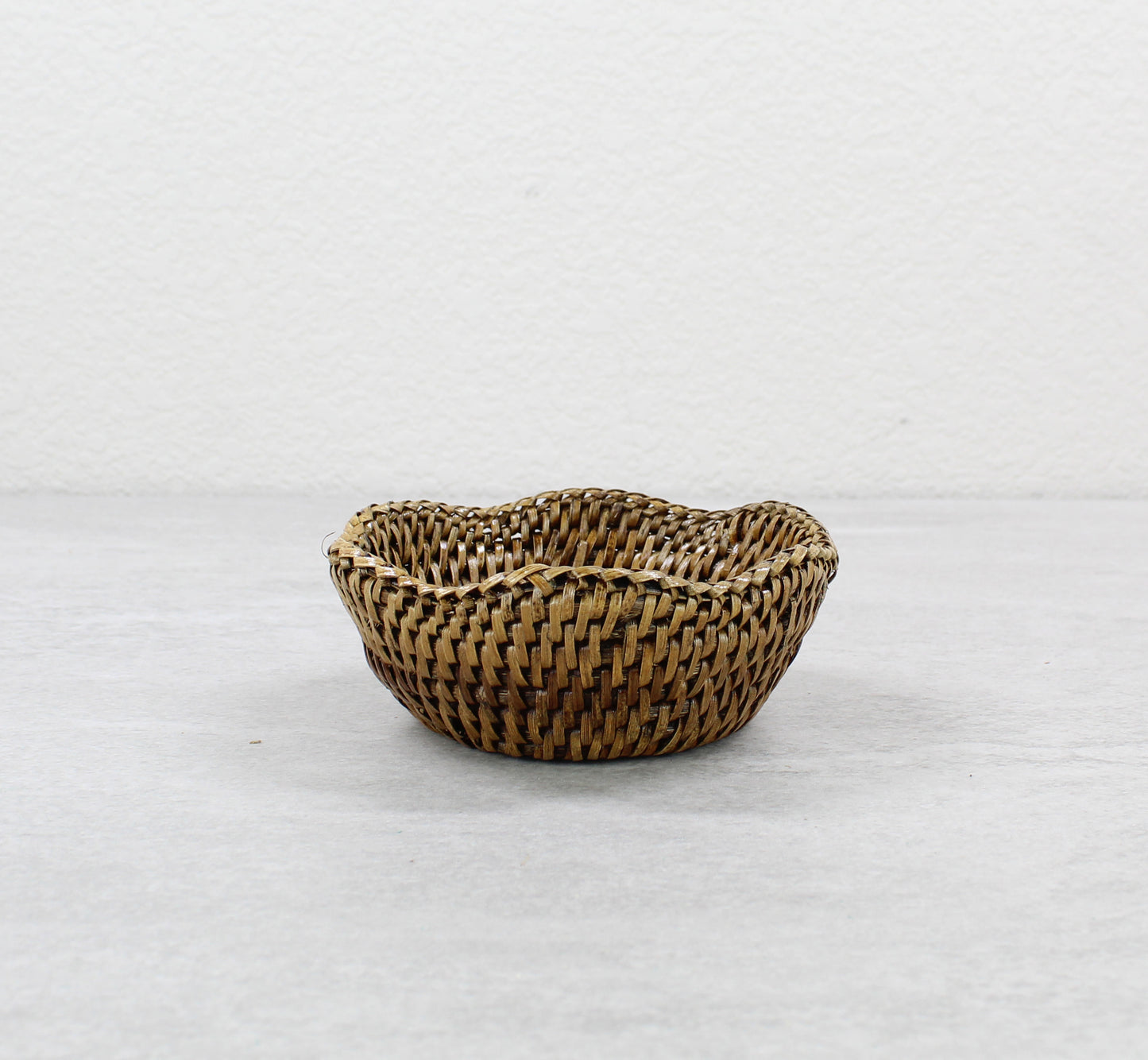 Round-Scalloped-Bowl-Tray-Close-Weaving-Sustainable-Home-Organizing-SS-Combination-003