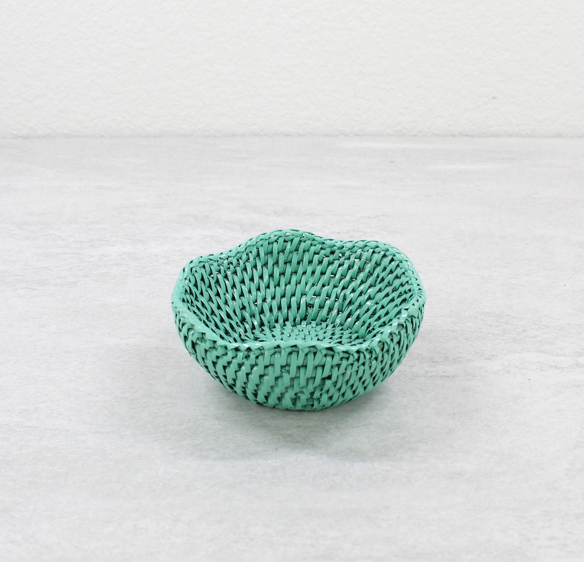 Round-Scalloped-Bowl-Tray-Close-Weaving-Sustainable-Home-Organizing-SS-Combination-006