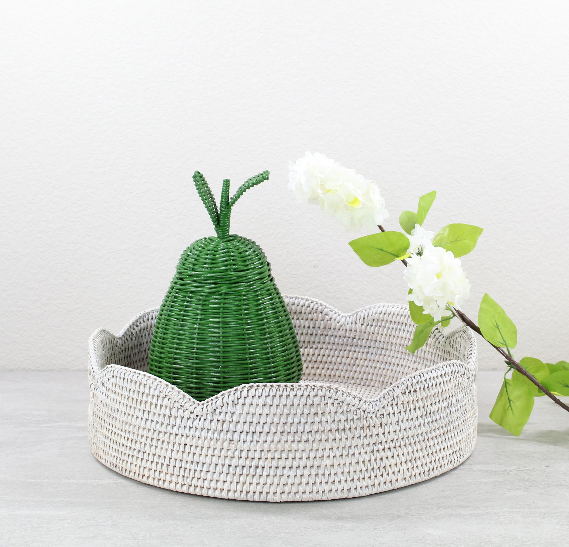 Round-Scalloped-Rattan-Tray-Sustainable-Home-Organizing-Large-003