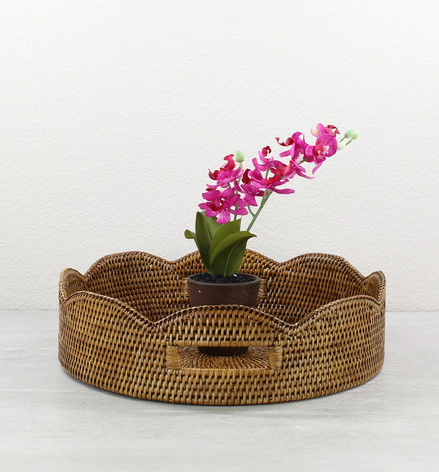 Round-Scalloped-Rattan-Tray-Sustainable-Home-Organizing-Large-HoneyBrown-002