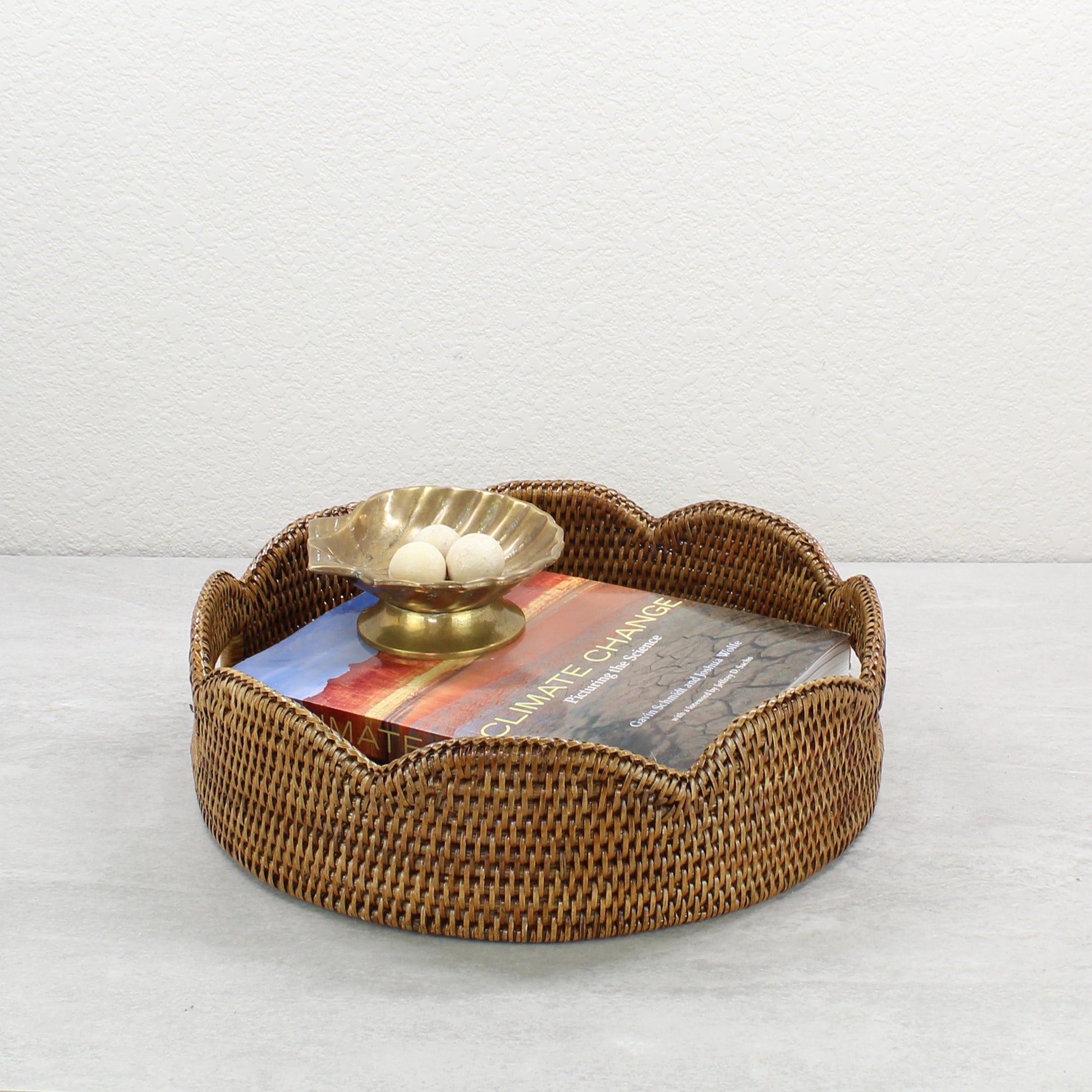 Round-Scalloped-Rattan-Tray-Sustainable-Home-Organizing-Medium-Collection-010