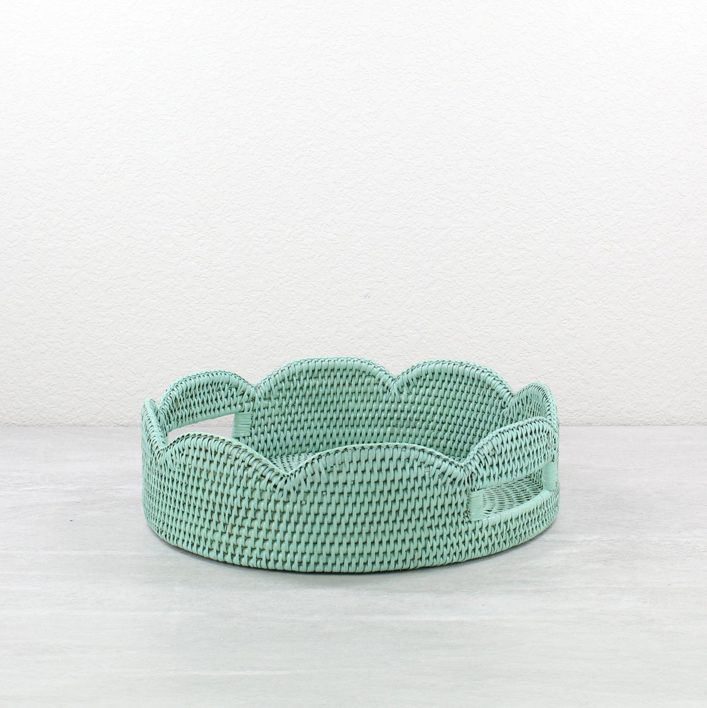 Round-Scalloped-Rattan-Tray-Sustainable-Home-Organizing-Medium-Collection-012