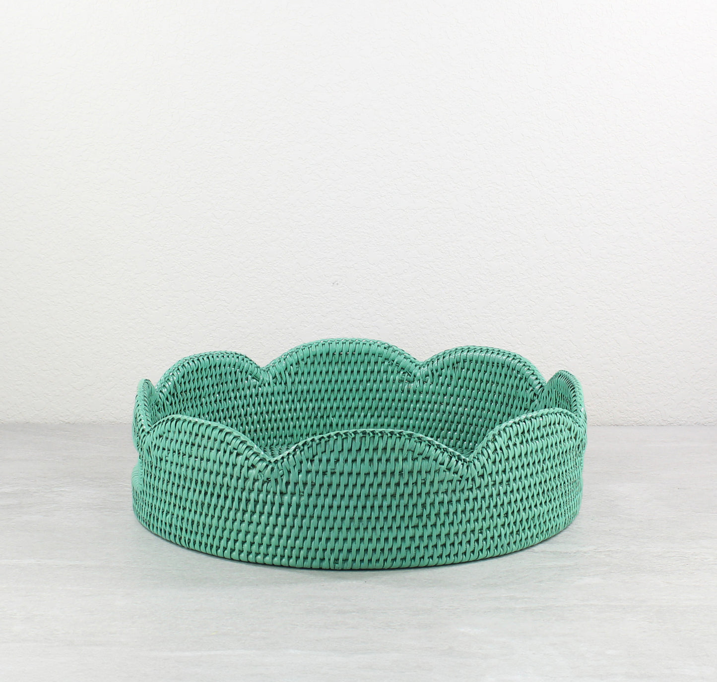 Round-Scalloped-Rattan-Tray-Sustainable-Home-Organizing-Medium-Collection-016