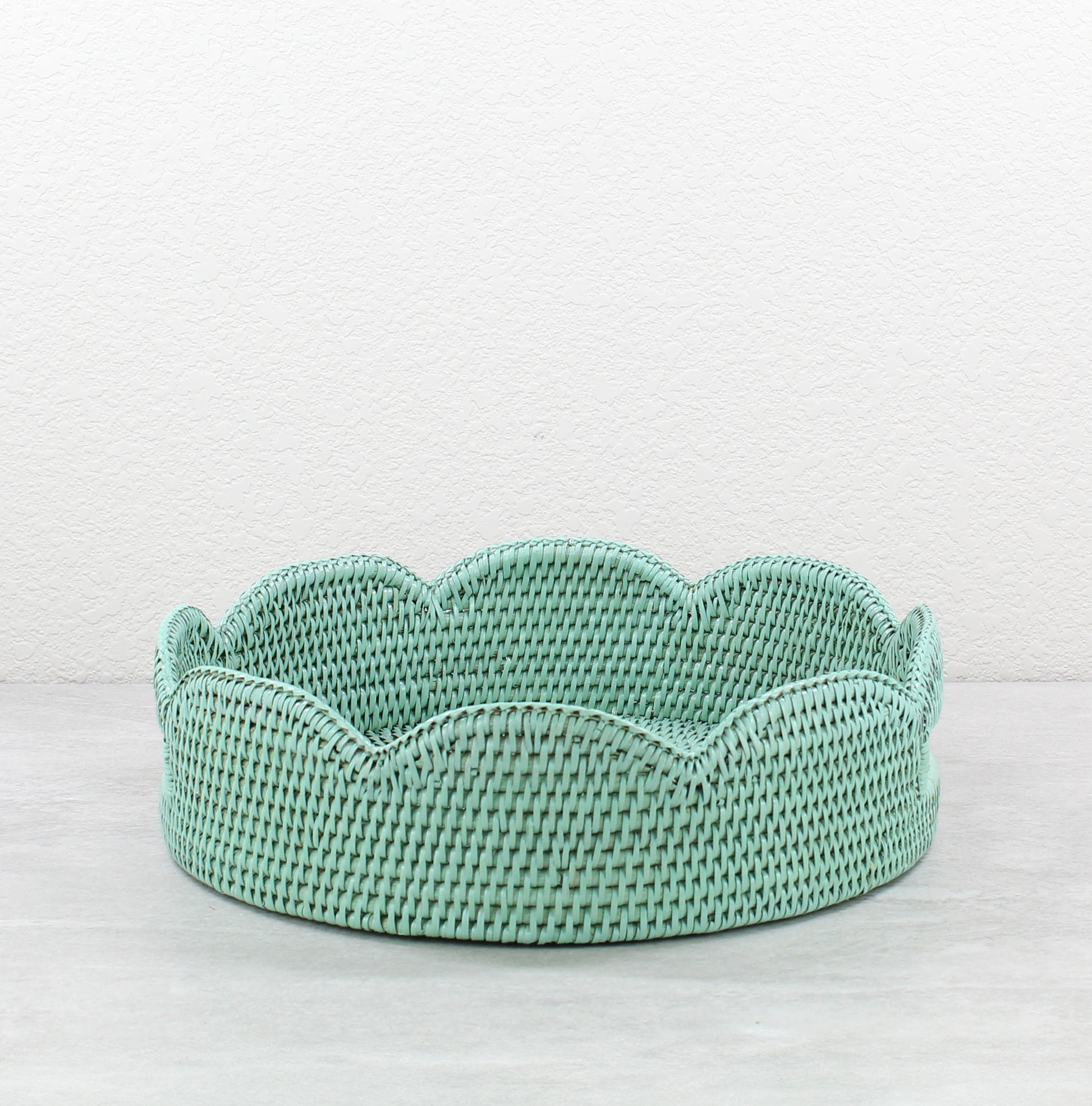 Round-Scalloped-Rattan-Tray-Sustainable-Home-Organizing-Medium-Sage-Leaf-005