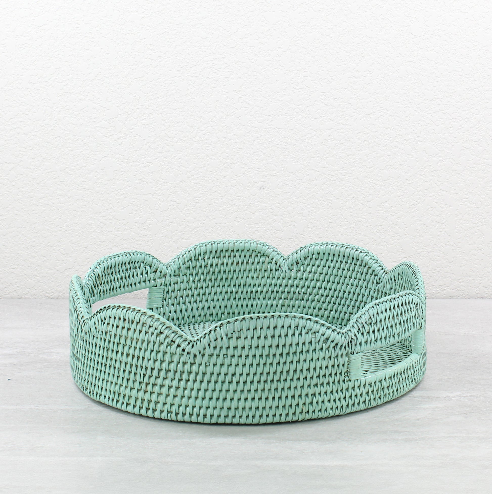 Round-Scalloped-Rattan-Tray-Sustainable-Home-Organizing-Medium-Sage-Leaf-007