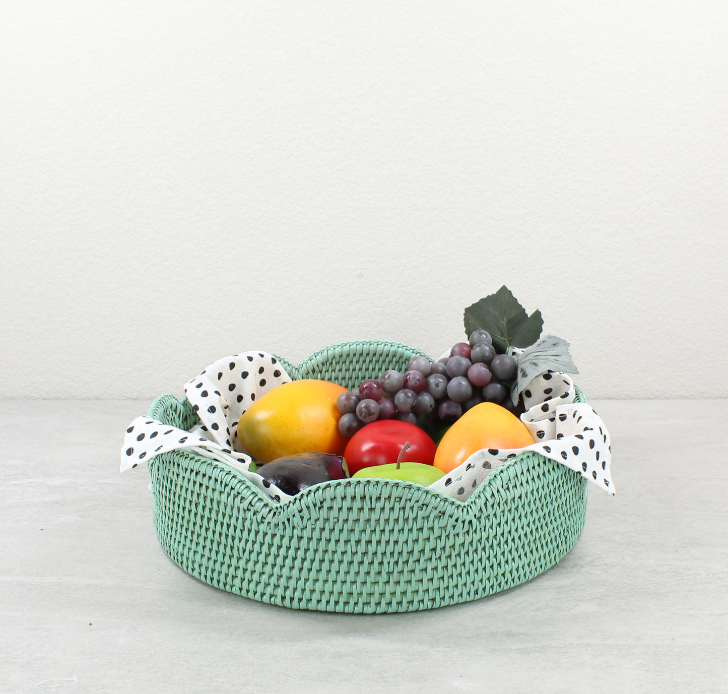 Round-Scalloped-Rattan-Tray-Sustainable-Home-Organizing-Medium-SageLeaf-008