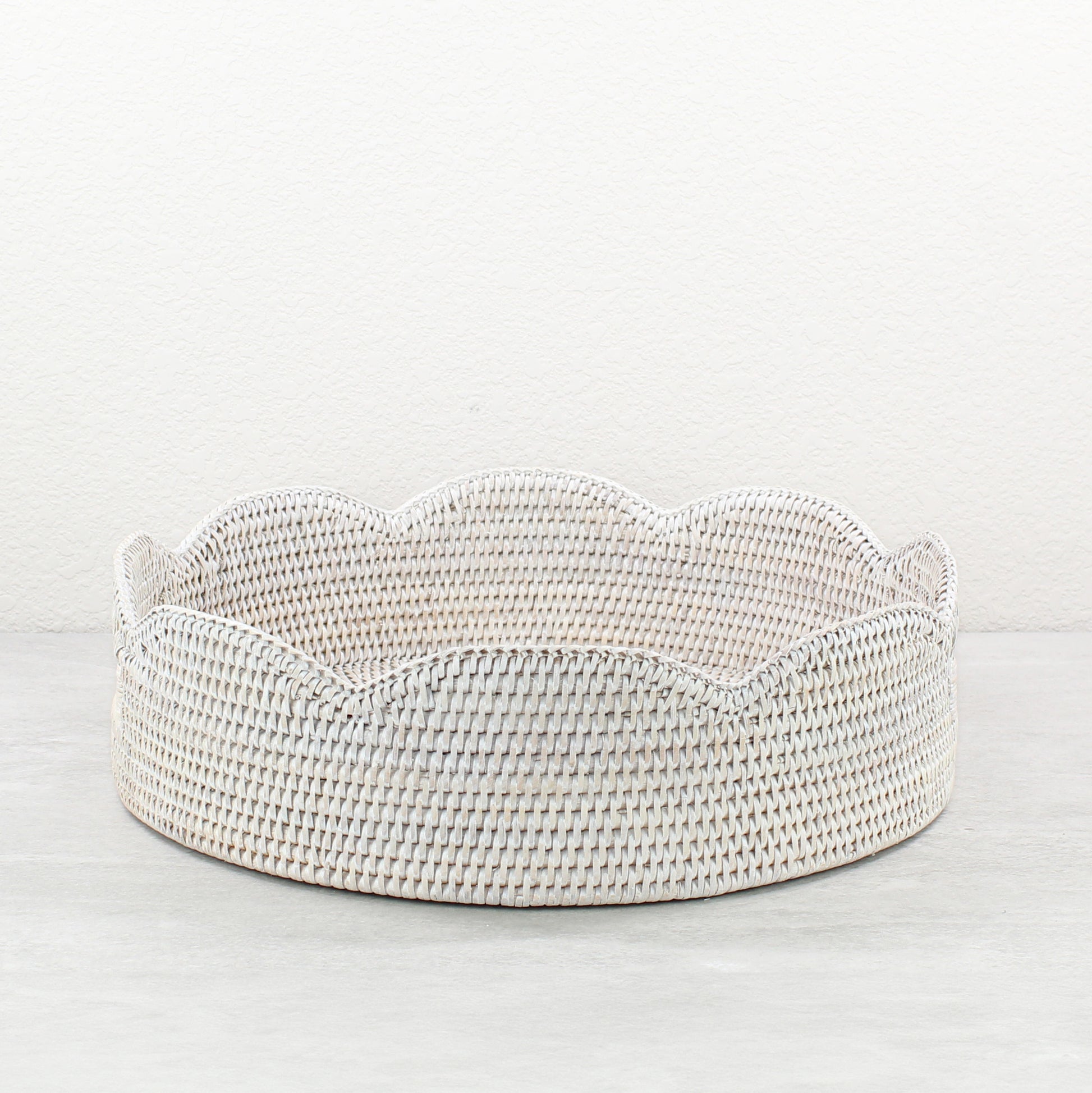 Round-Scalloped-Rattan-Tray-Sustainable-Home-Organizing-Medium-Whitewash-07