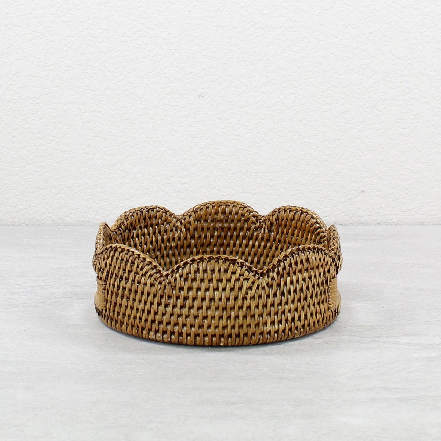 Round-Scalloped-Rattan-Tray-Sustainable-Home-Organizing-Small-009