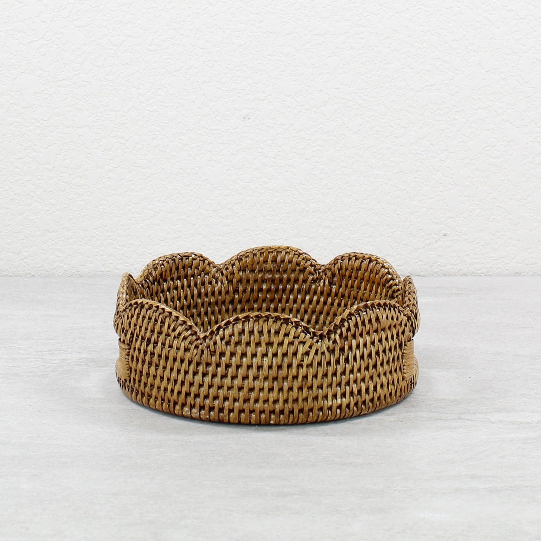 Round-Scalloped-Rattan-Tray-Sustainable-Home-Organizing-Small-009