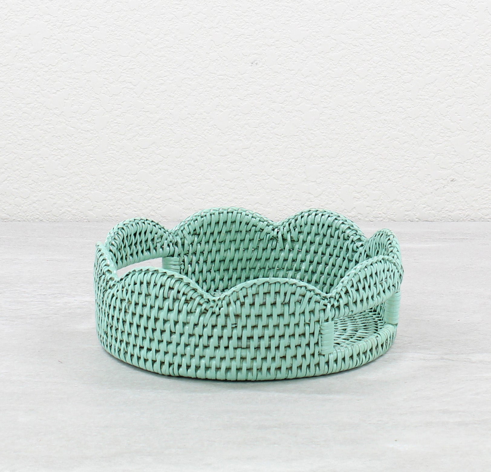 Round-Scalloped-Rattan-Tray-Sustainable-Home-Organizing-Small-Sage-Leaf-003