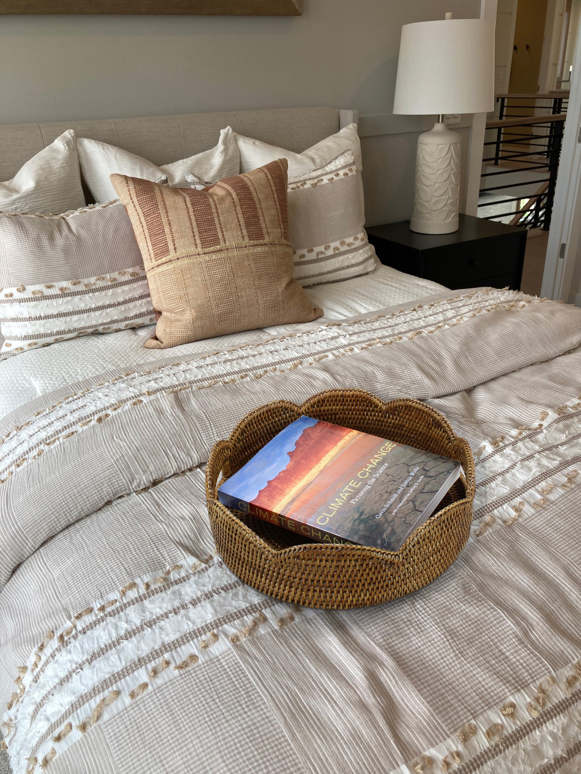 Round_Scalloped_Rattan_Tray-Sustainable_Home_Organizing-Medium-Honey_Brown-001