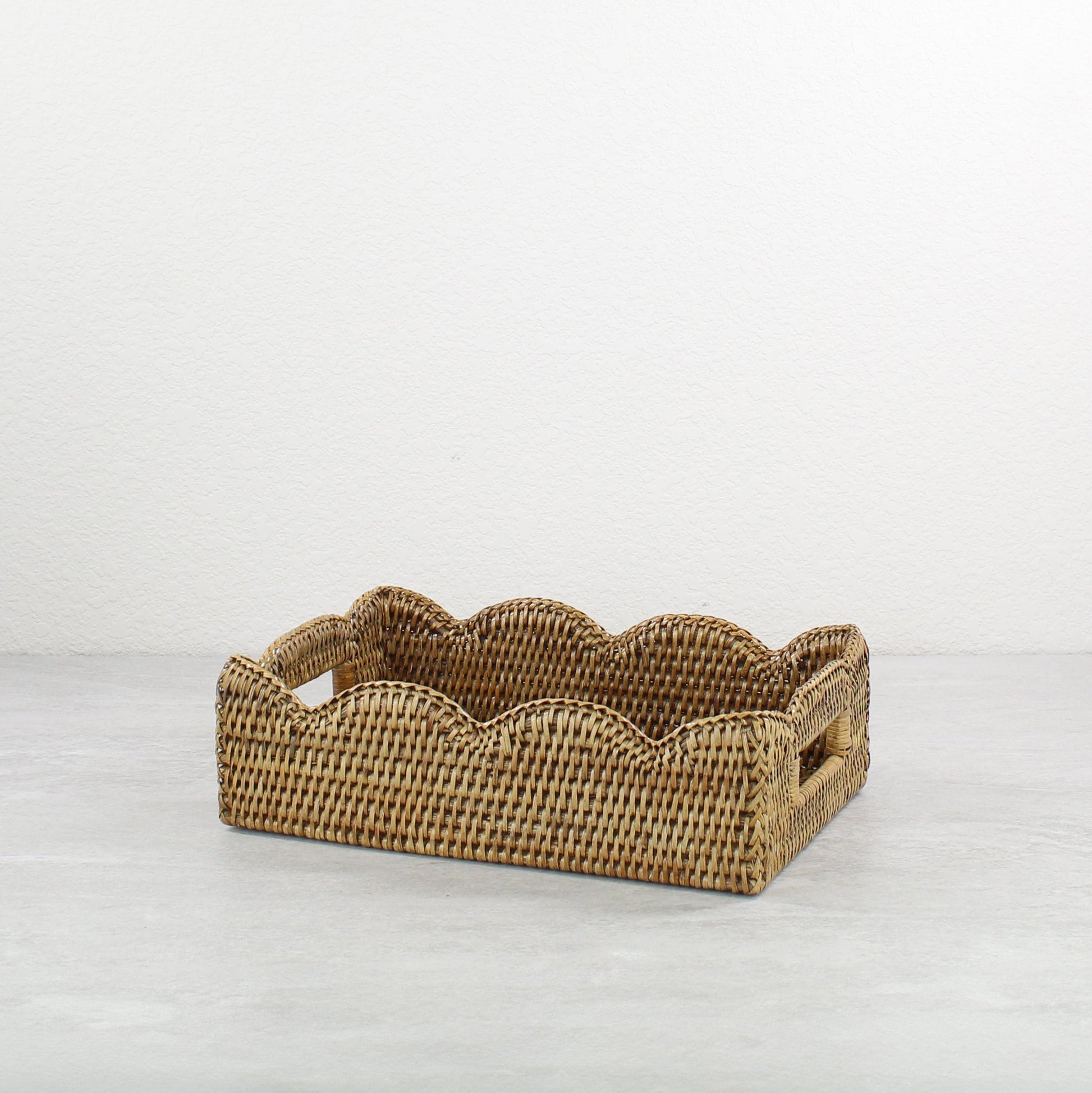 Scalloped_Rattan_Tray-Close_Weaving-Small-Honey_Brown-001