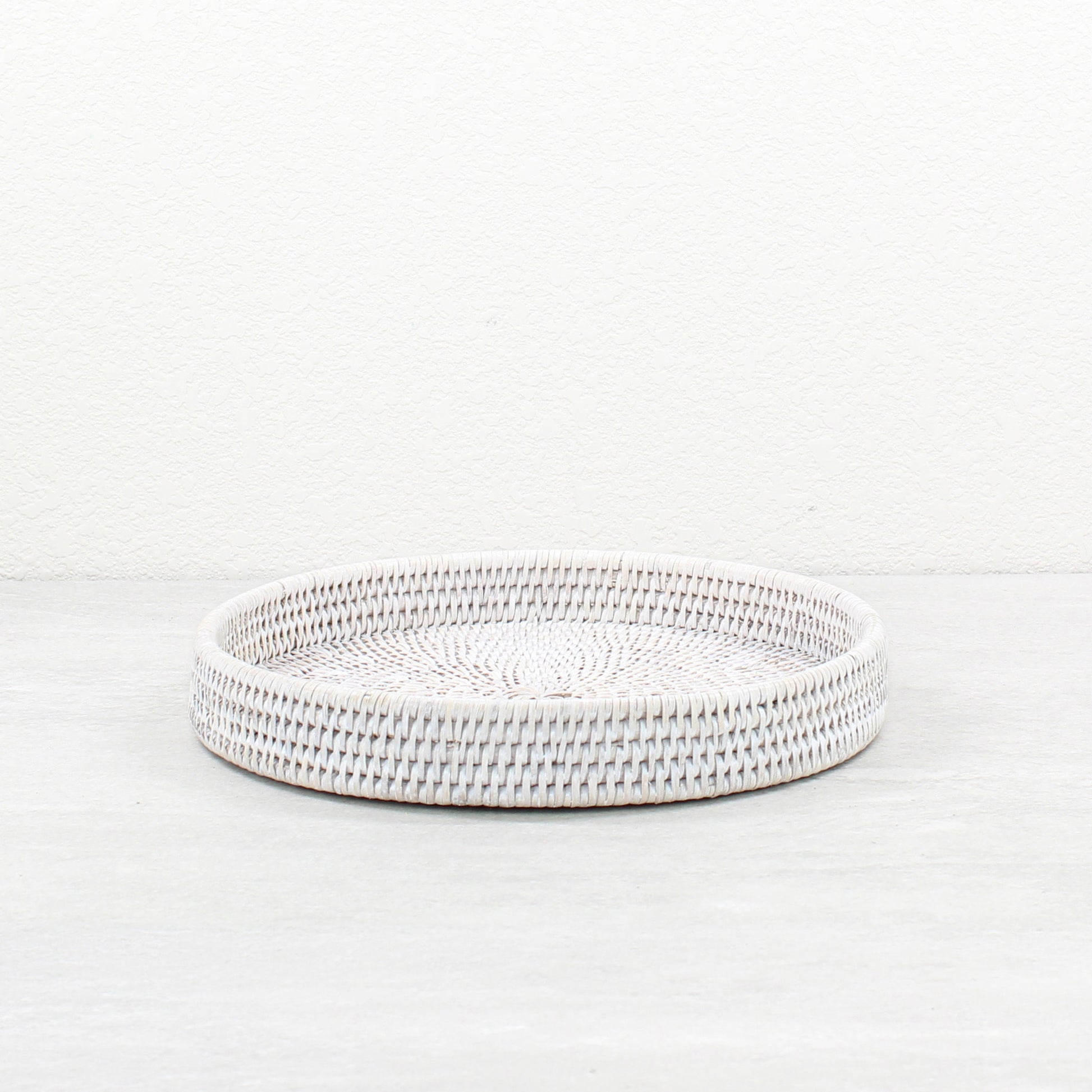 Tight-Woven-Round-Rattan-Tray-Sustainable-Home-Organizing-Colorful-004