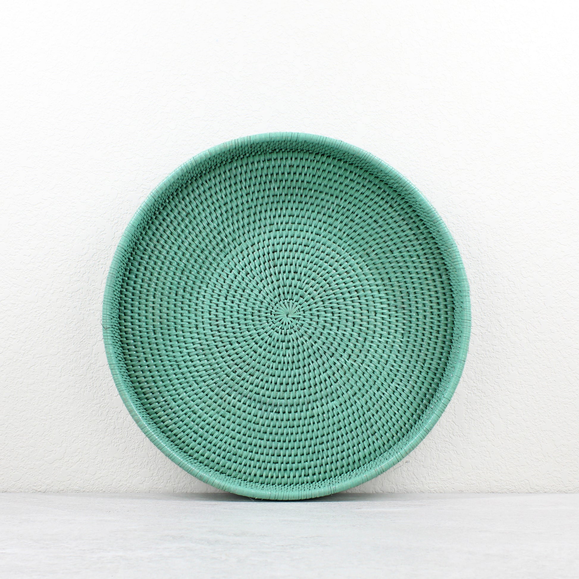 Tight-Woven-Round-Rattan-Tray-Sustainable-Home-Organizing-Colorful-Medium-014