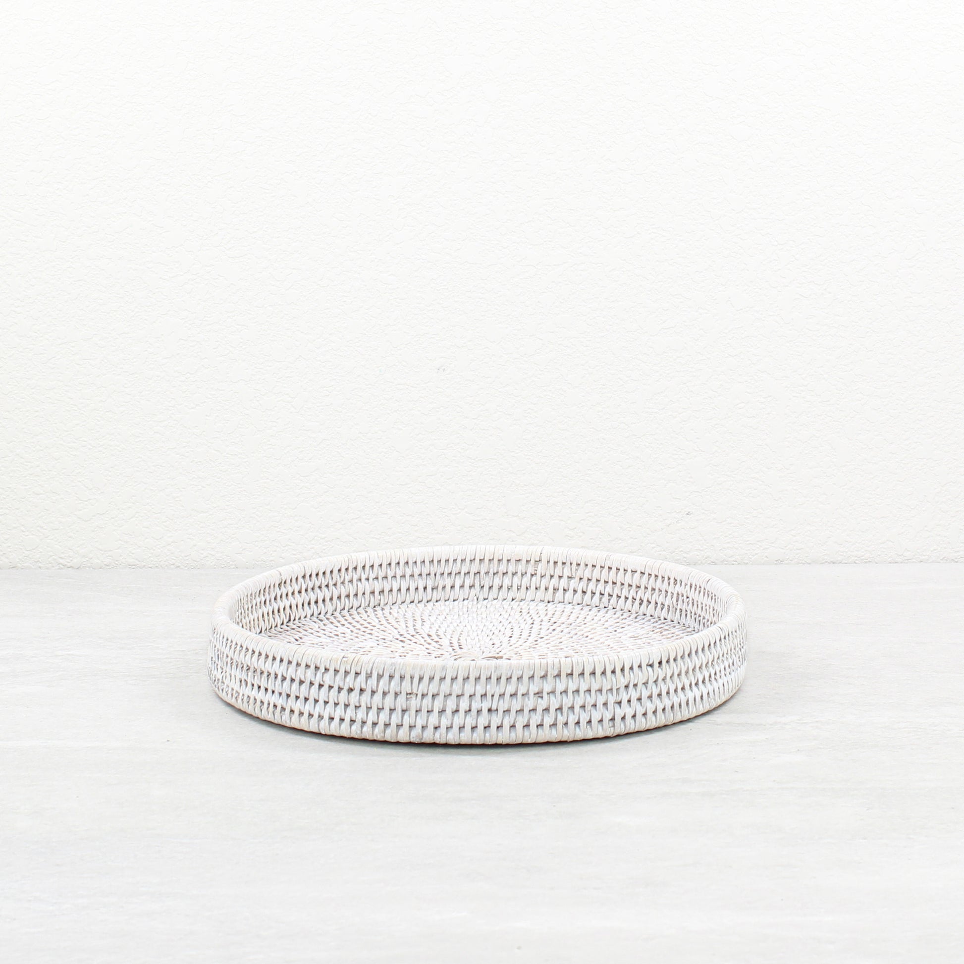 Tight_Woven_Round_Rattan_Tray-Sustainable_Home_Organizing-Small-Whitewash-004