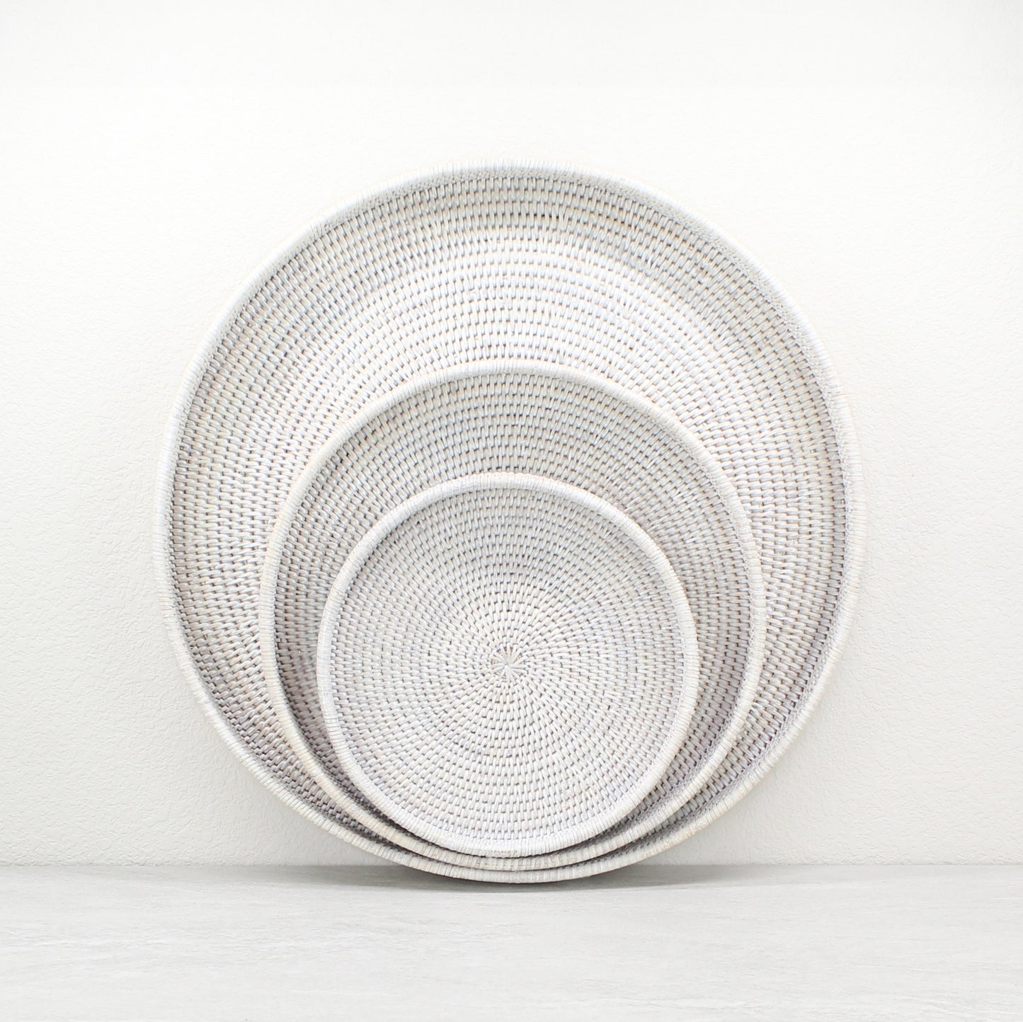 Tight_Woven_Round_Rattan_Tray-Sustainable_Home_Organizing-Whitewash-001