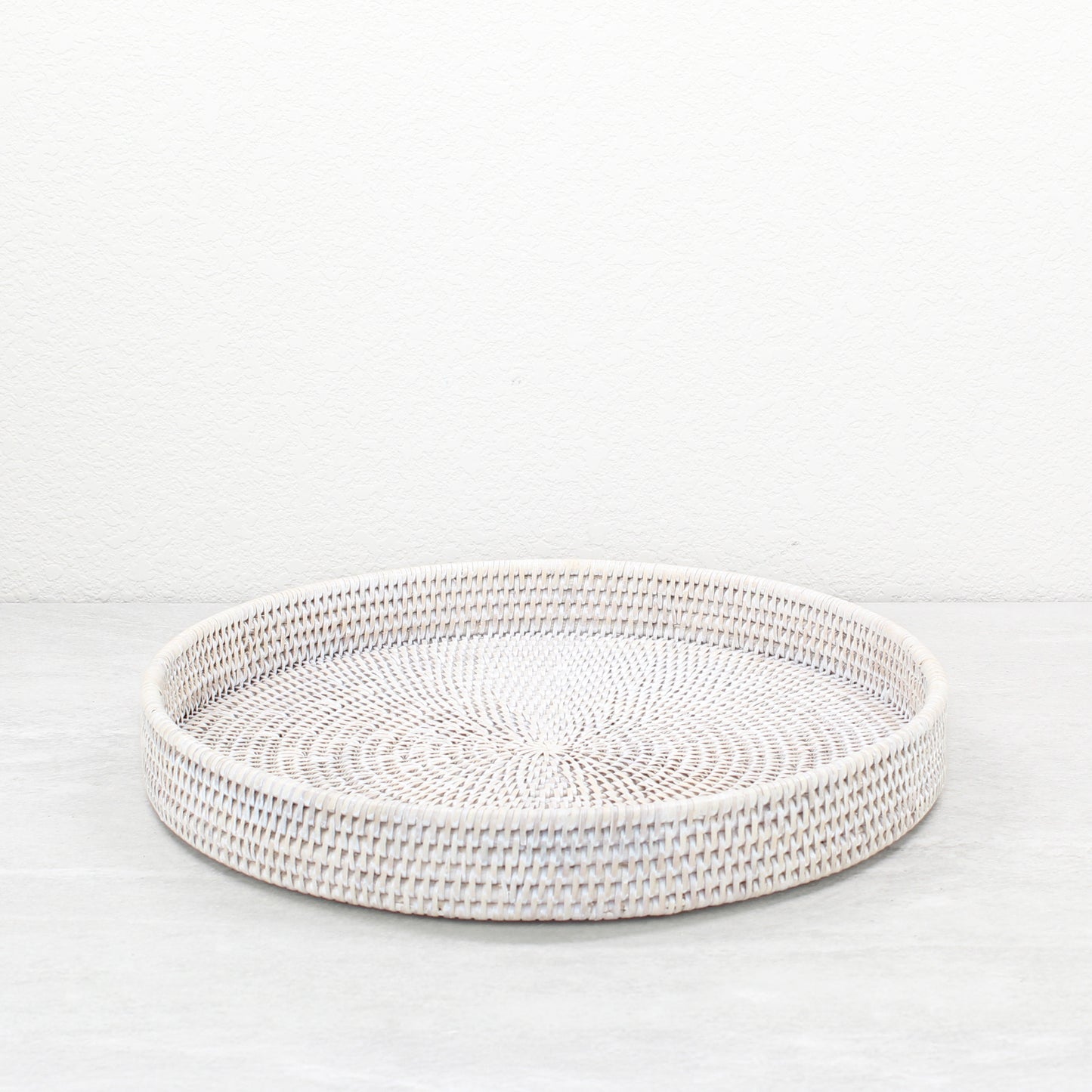 Tight_Woven_Round_Rattan_Tray-Sustainable_Home_Organizing-Whitewash-Medium-005