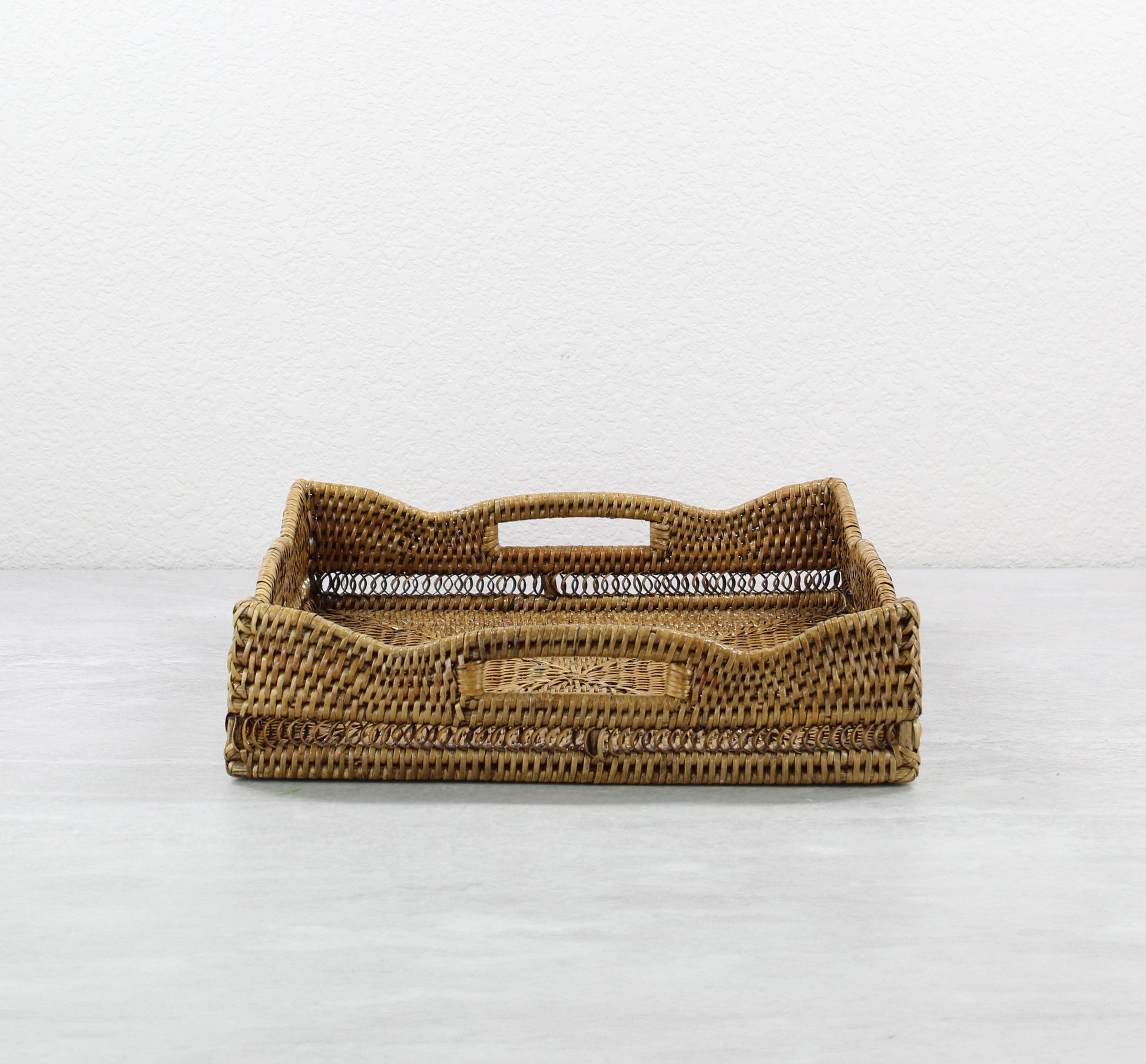 Weaved-Scalloped-Tray-Square-Small-Sustainable-Home-Organizing-Combination-02